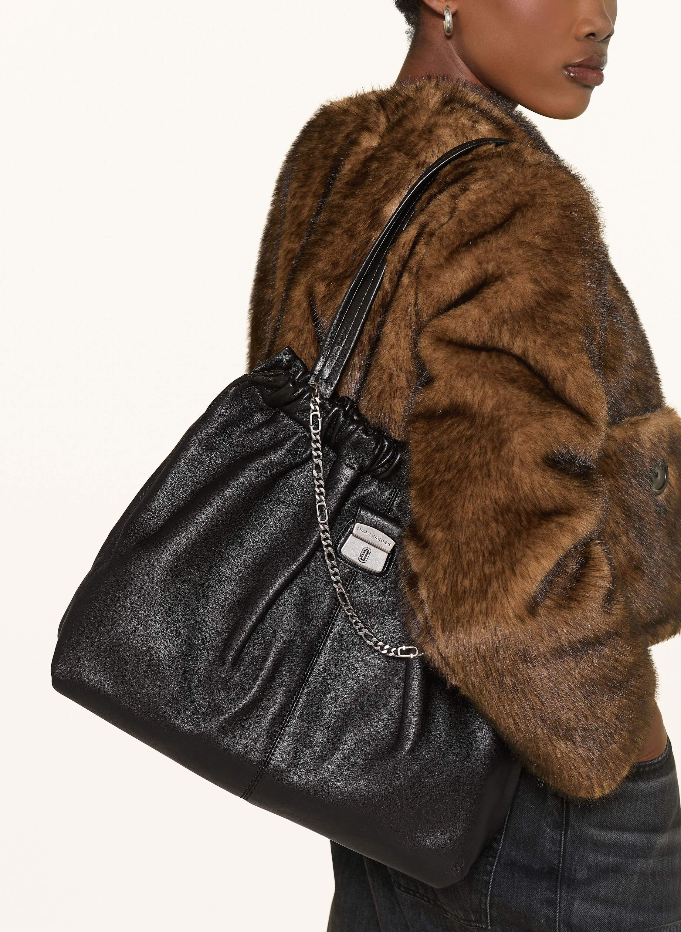 Thumbnail - Marc Jacobs Schultertasche The Cristina Tote Hobo Chain schwarz