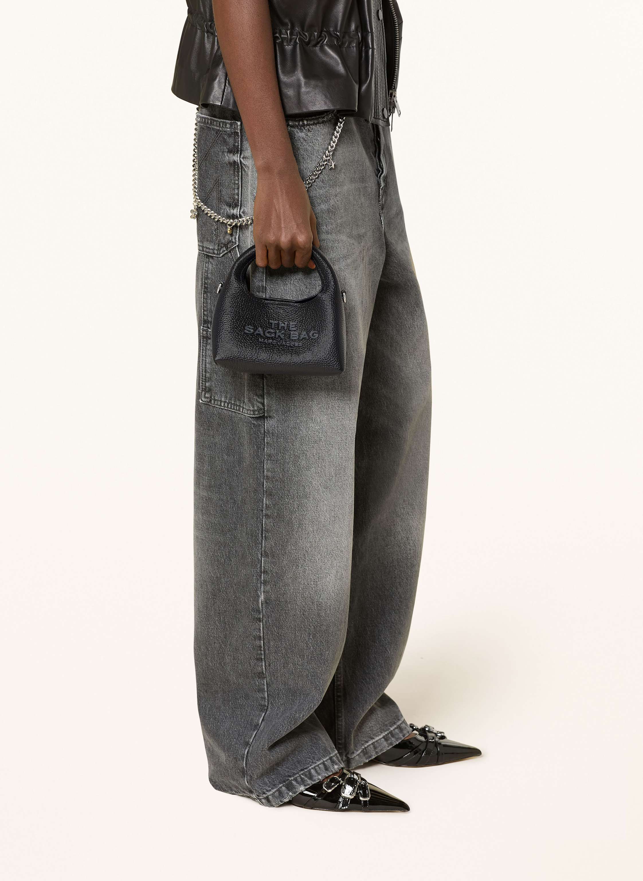 Thumbnail - Marc Jacobs Umhängetasche The Micro Crossbody Sack Bag schwarz