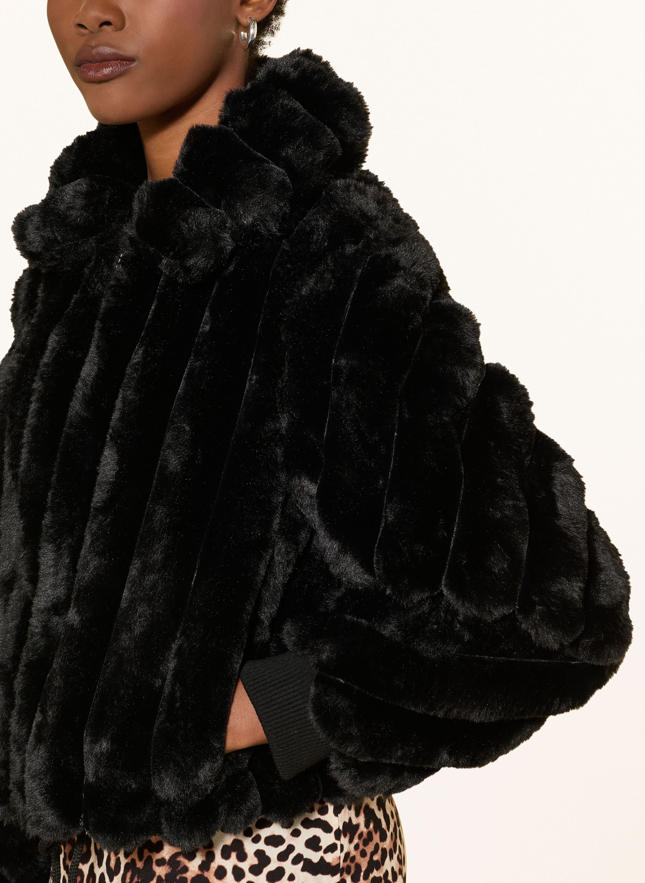 Thumbnail - Hugo Kunstfell-Jacke Floriane schwarz