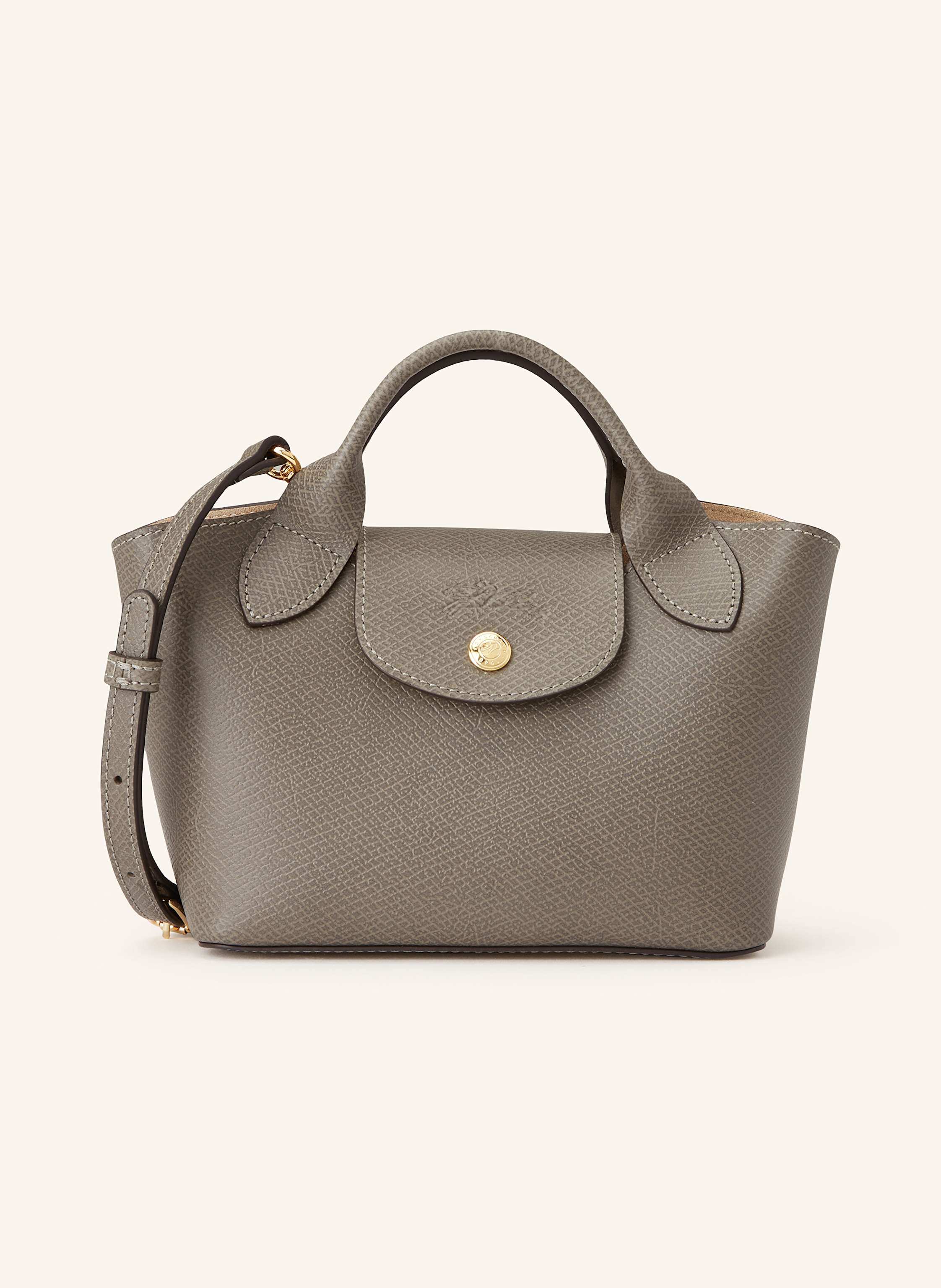 Longchamp Genarbtes Leder. Schließt mit Druckknopf. Zwei Tragegriffe. Abnehmbarer, längenverstellbarer Schulterriemen. Innen ein Hauptfach. Ein Steckfach. Verstärkter Taschenboden. Label-Prägung auf dem Übersch in taupe