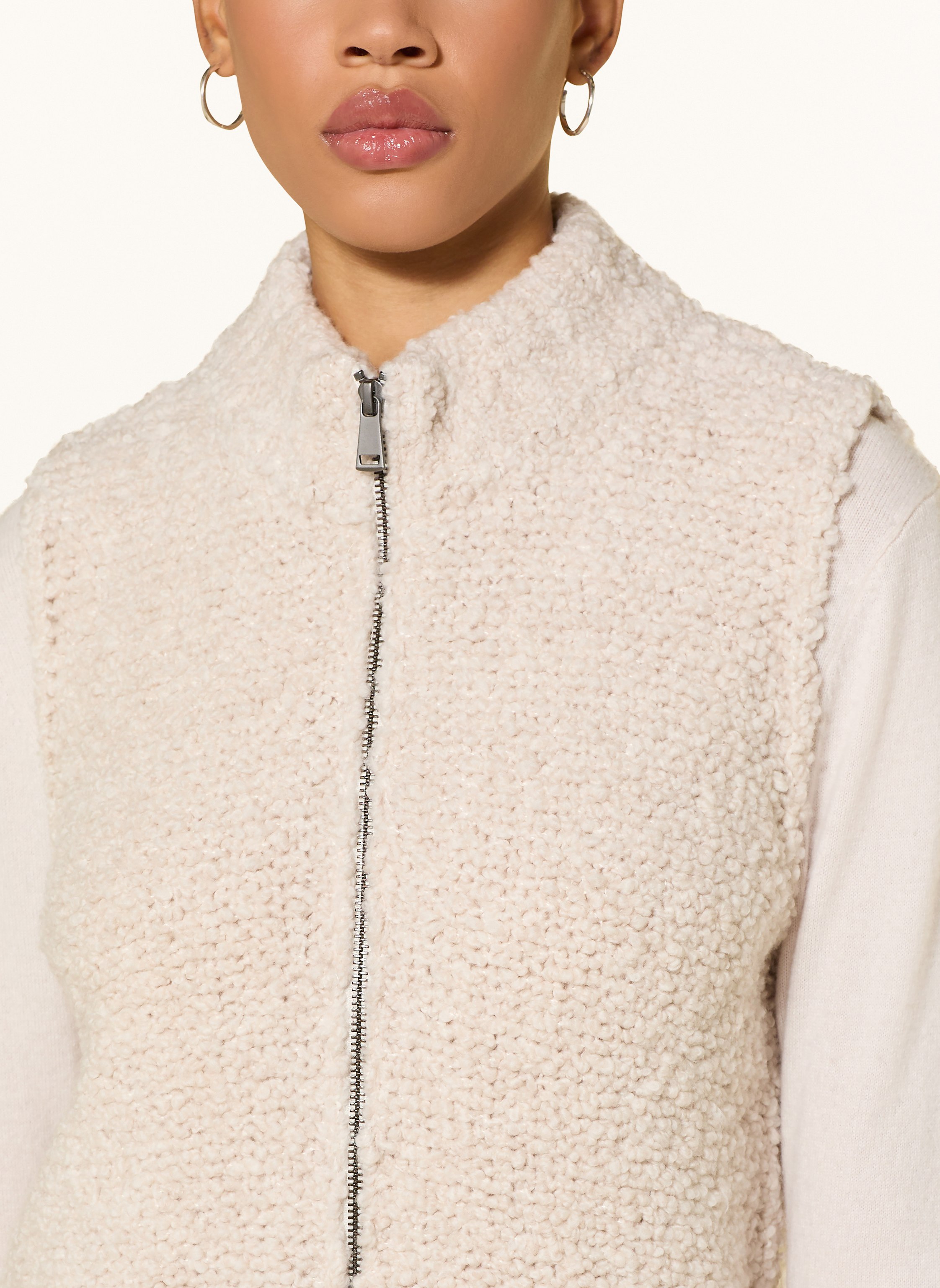 Thumbnail - Grace Strickweste Aus Teddyfell weiss