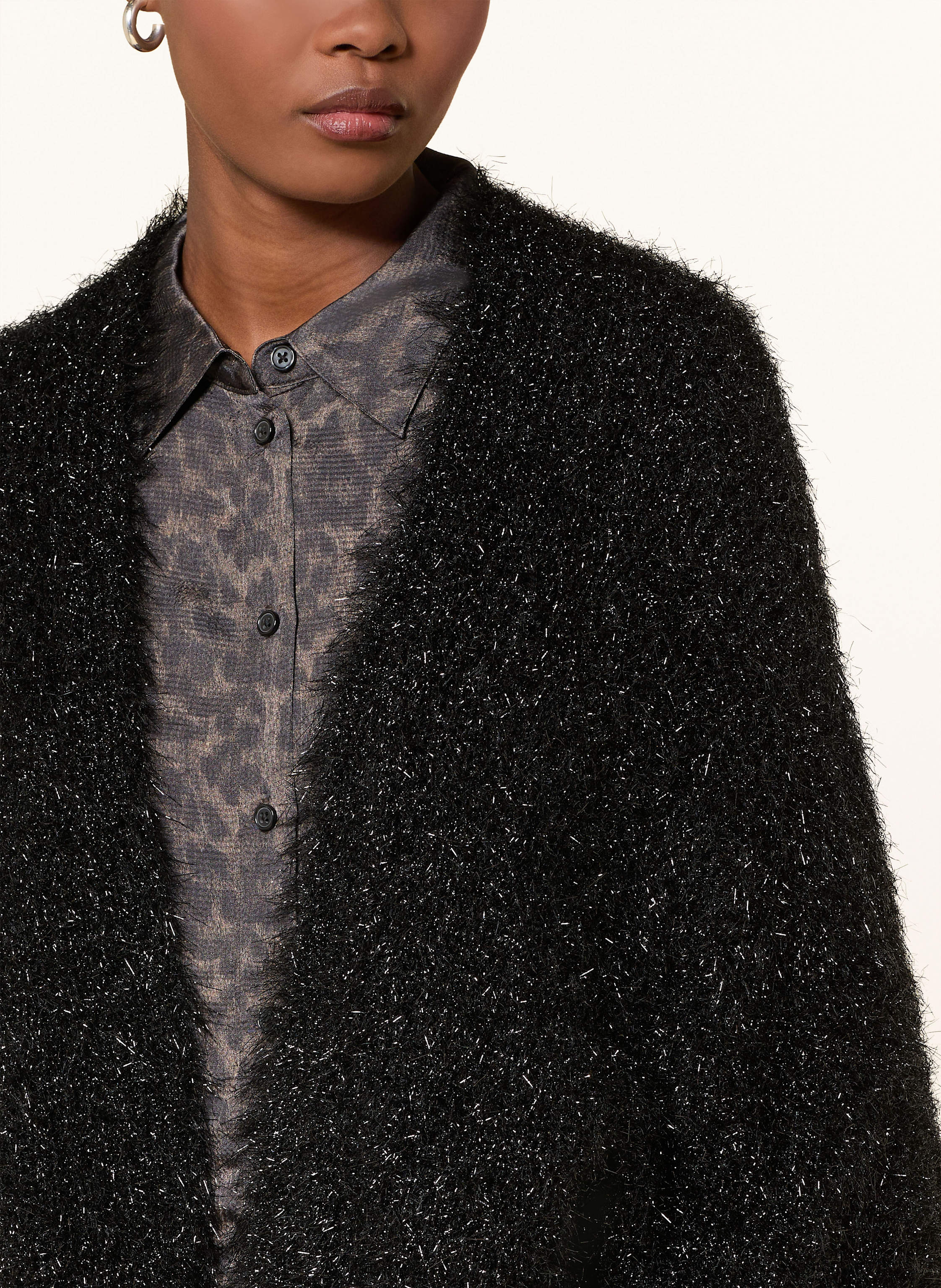 Thumbnail - Essentiel Antwerp Strickhülle Ileast Mit Glitzergarn schwarz