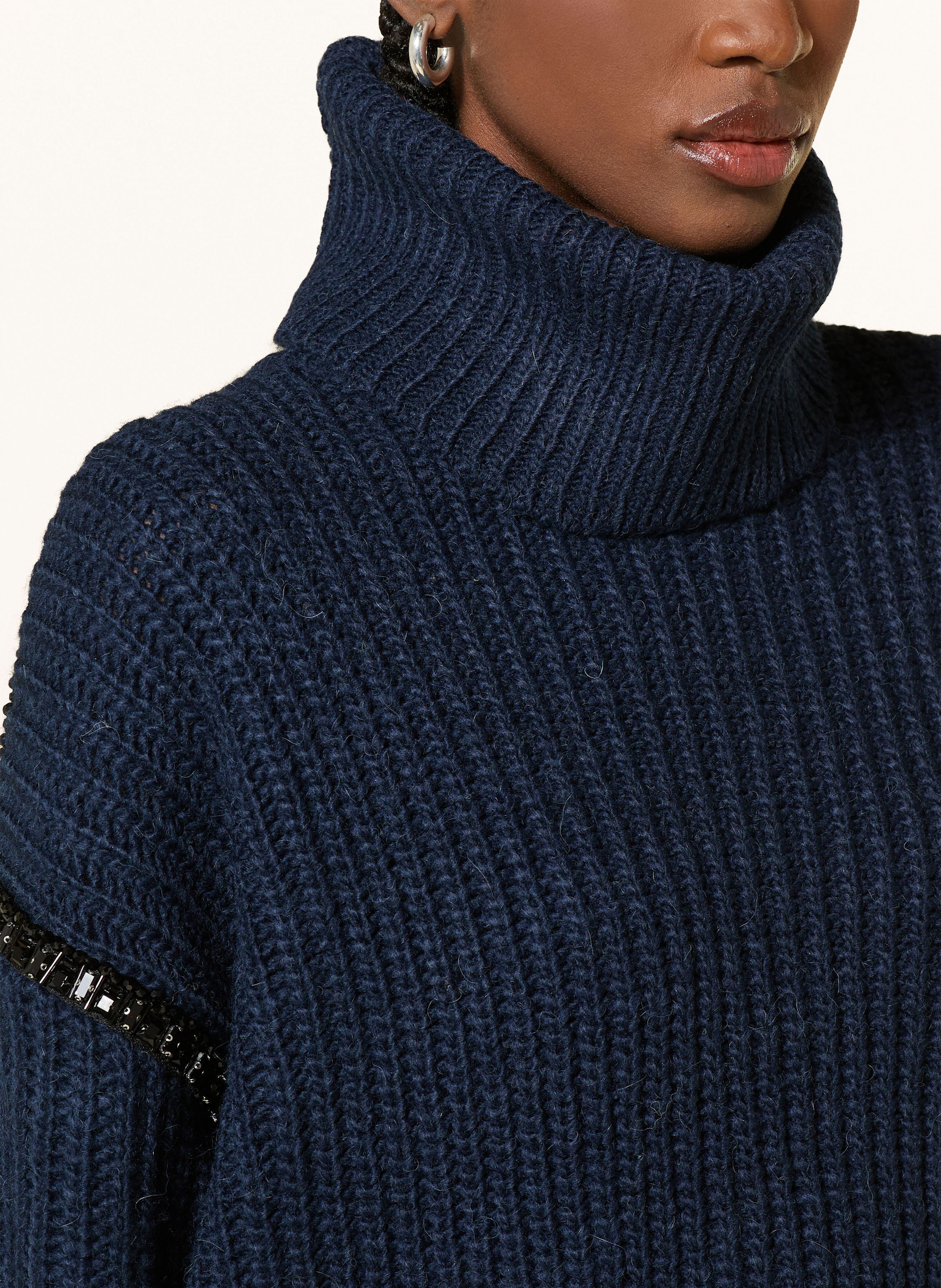 Thumbnail - Essentiel Antwerp Pullover Indsay Mit Abnehmbarem Kragen Und Schmucksteinen blau