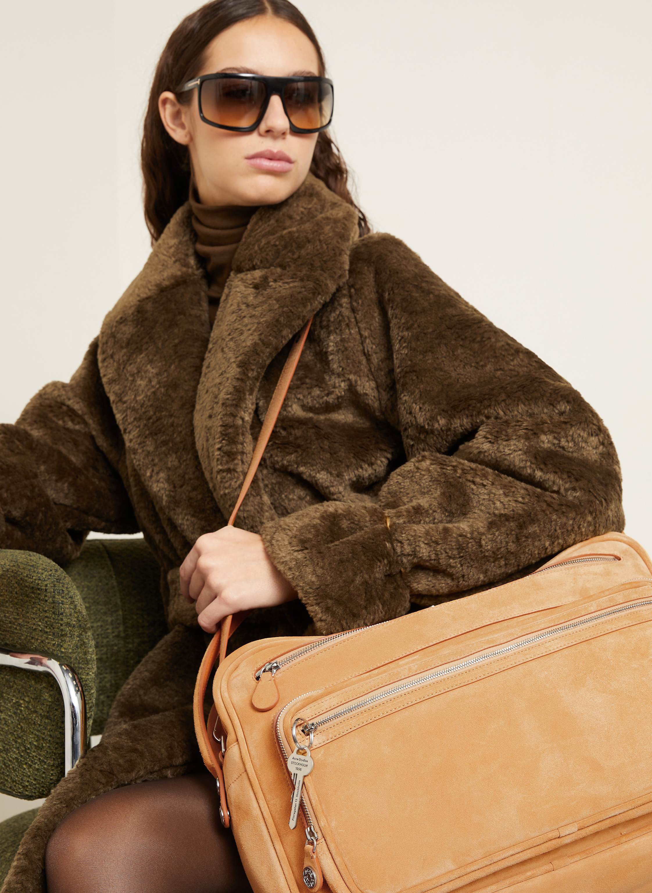 Thumbnail - Acne Studios Schultertasche Camero beige