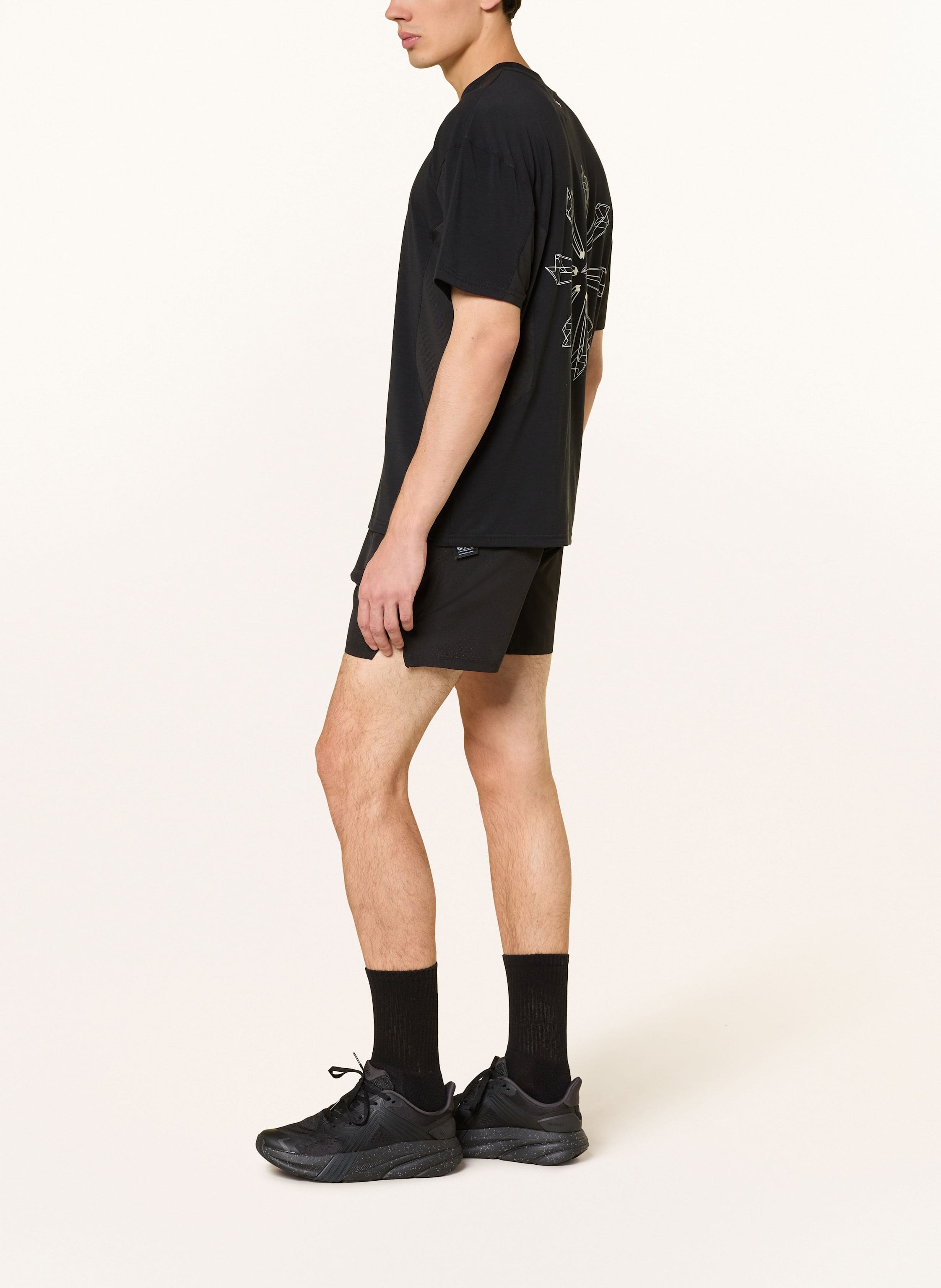 Thumbnail - 247 Represent Laufshorts schwarz