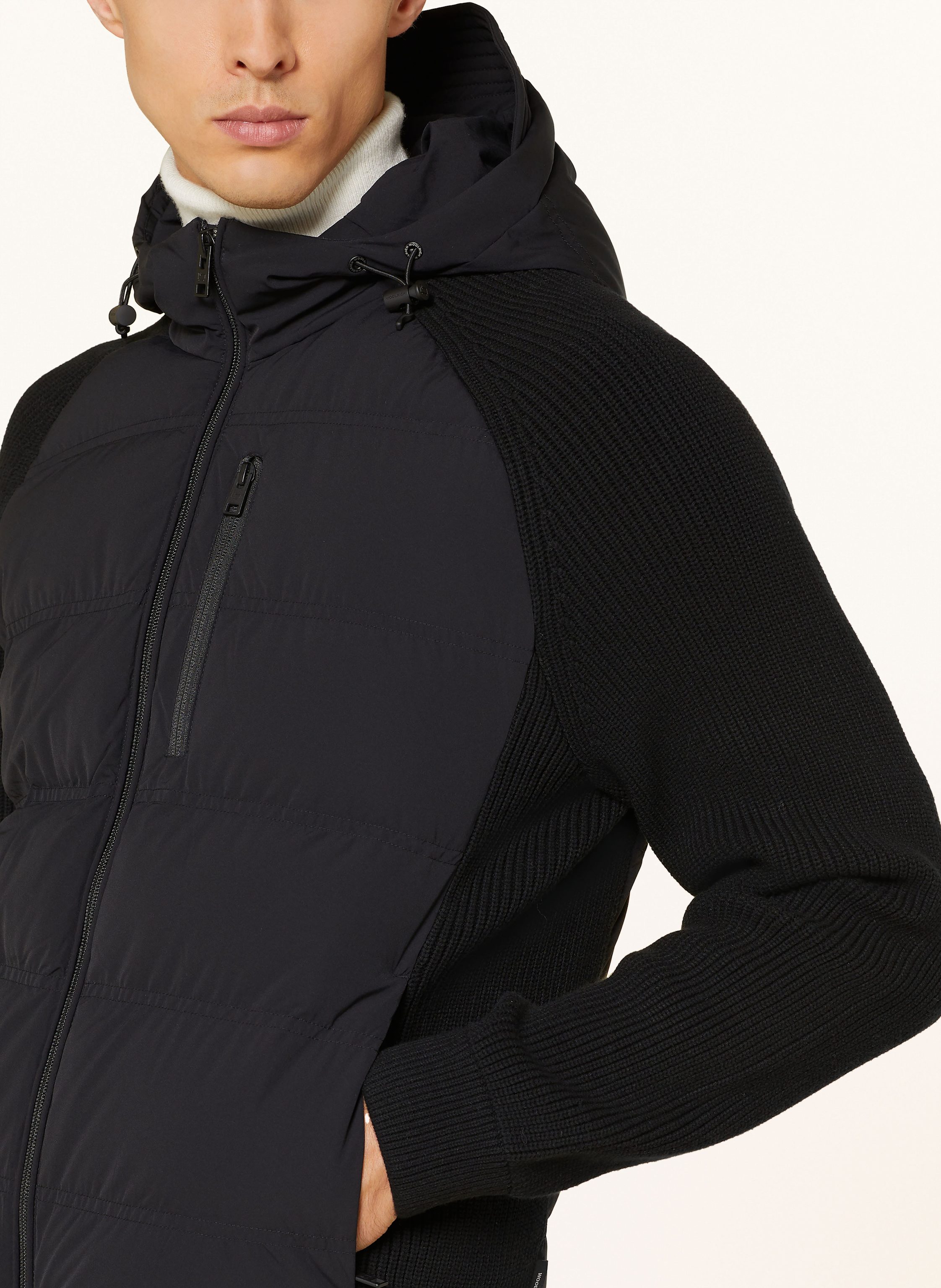 Thumbnail - Woolrich Daunenjacke Matt Im Materialmix schwarz