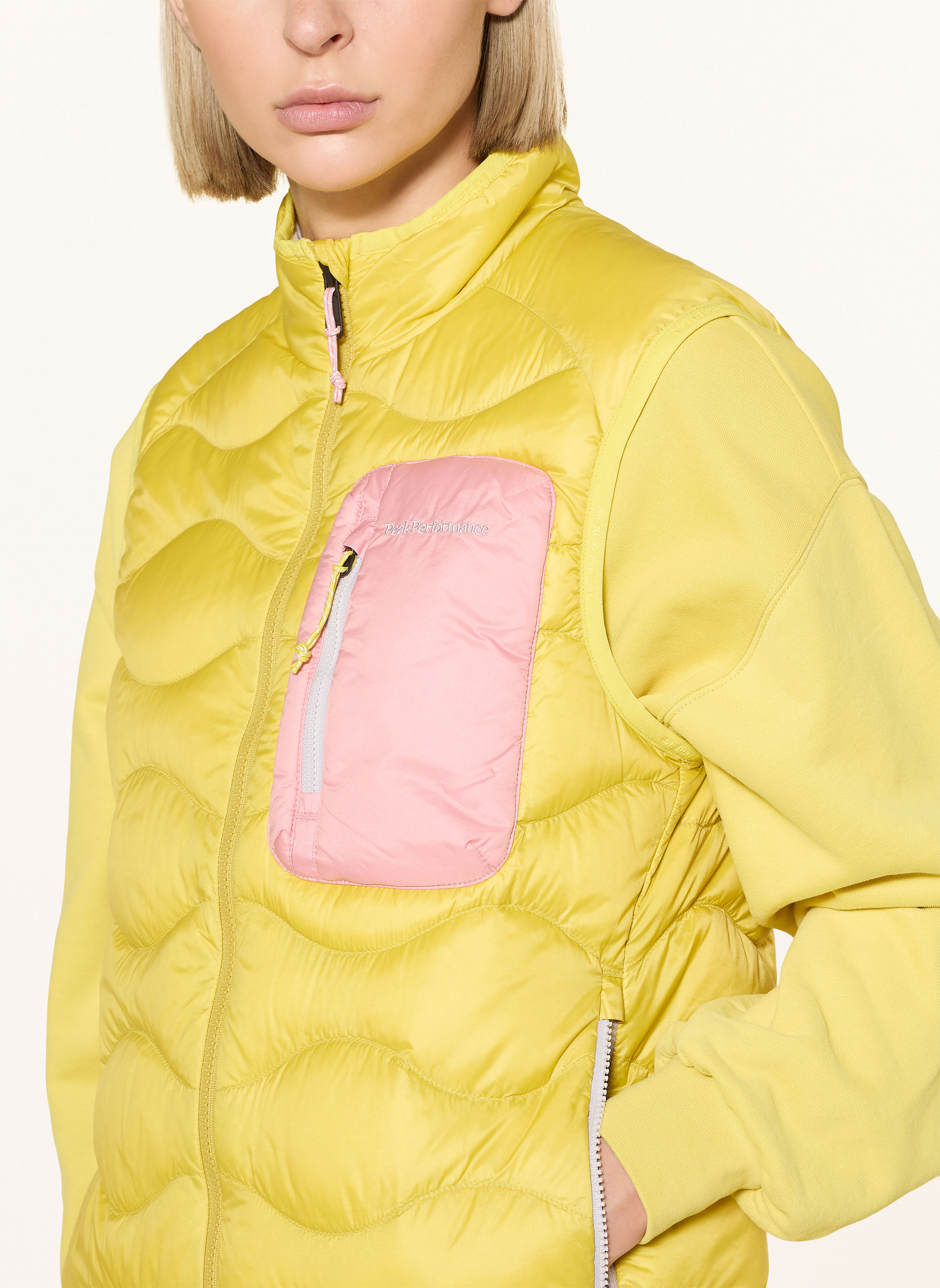 Thumbnail - Peak Performance Daunenweste Helium Utility gelb