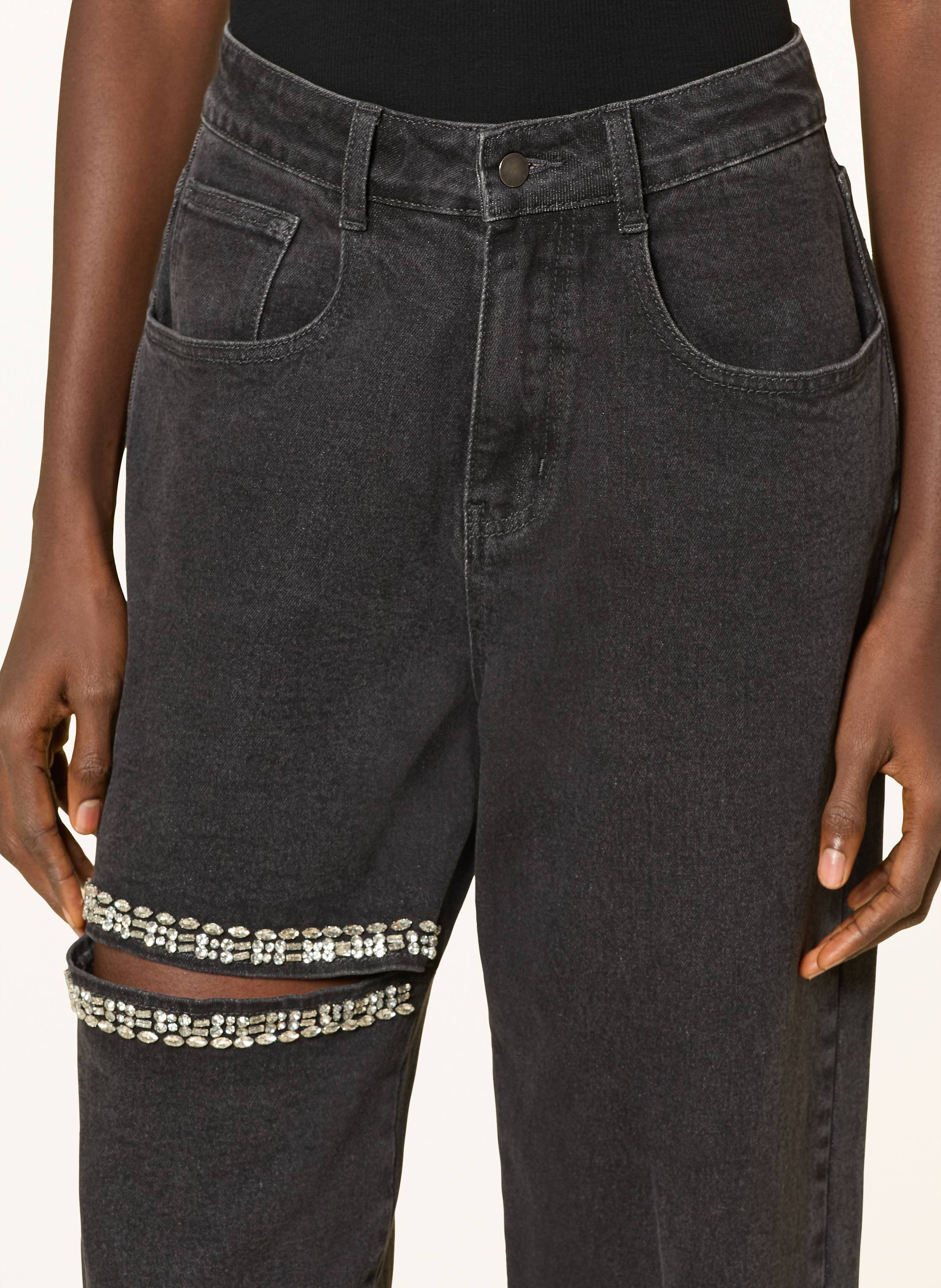 Thumbnail - Karo Kauer Mom Jeans Mit Schmucksteinen schwarz