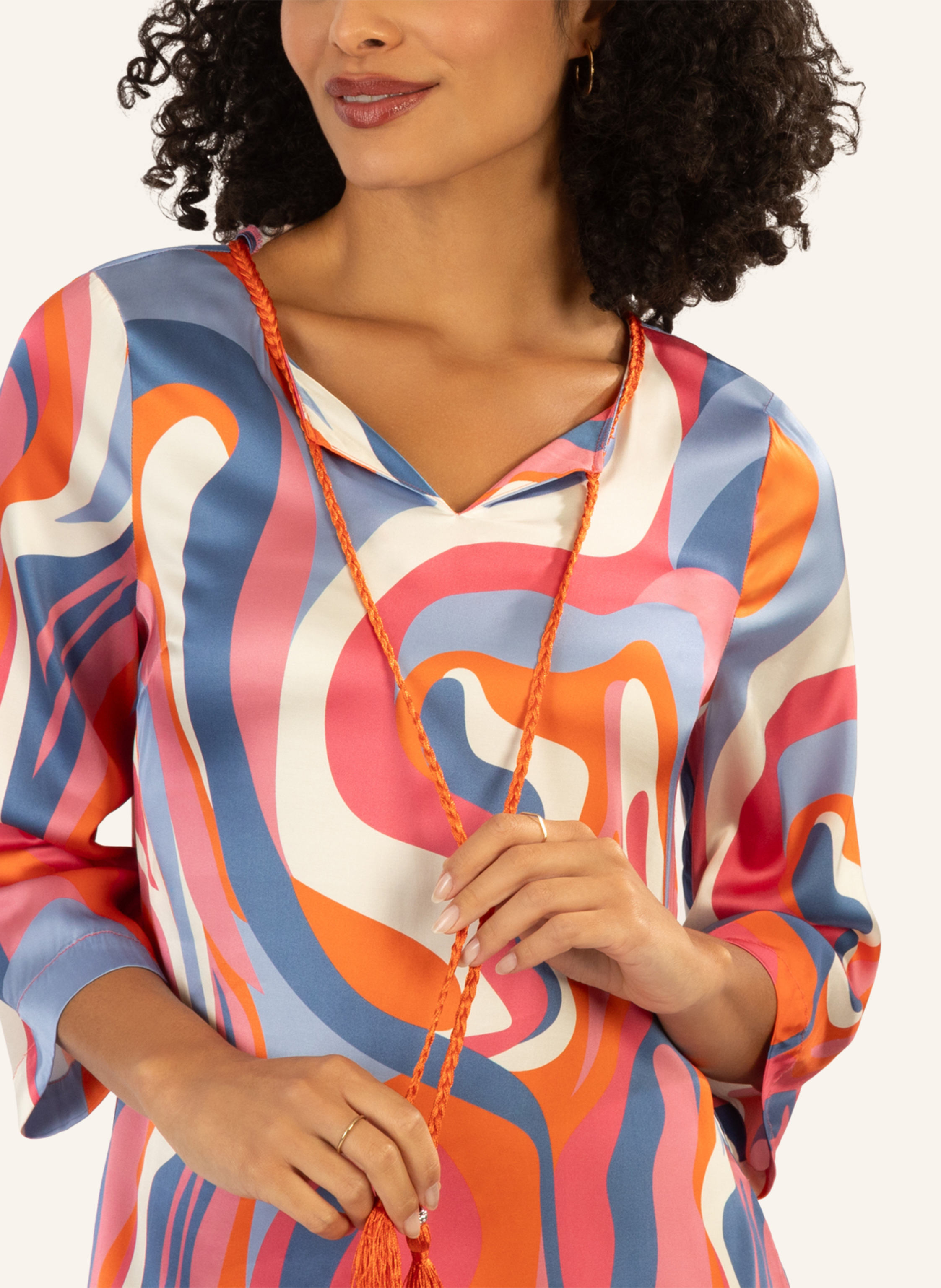 Thumbnail - Mint & Mia Bedrucktes Viskose Satin Tunika Kleid beige