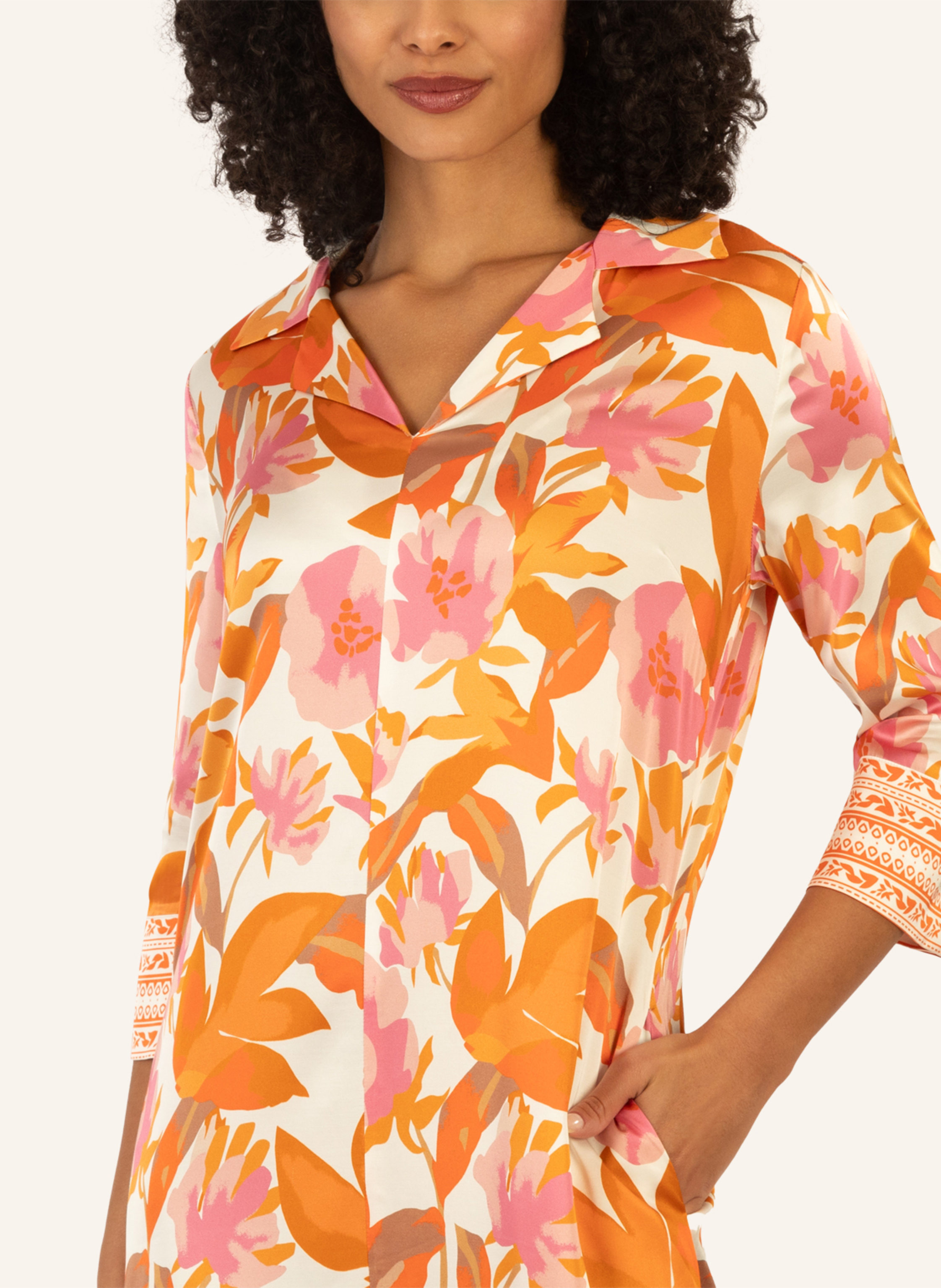 Thumbnail - Mint & Mia Langes Bedrucktes Viskose Satin Kleid orange