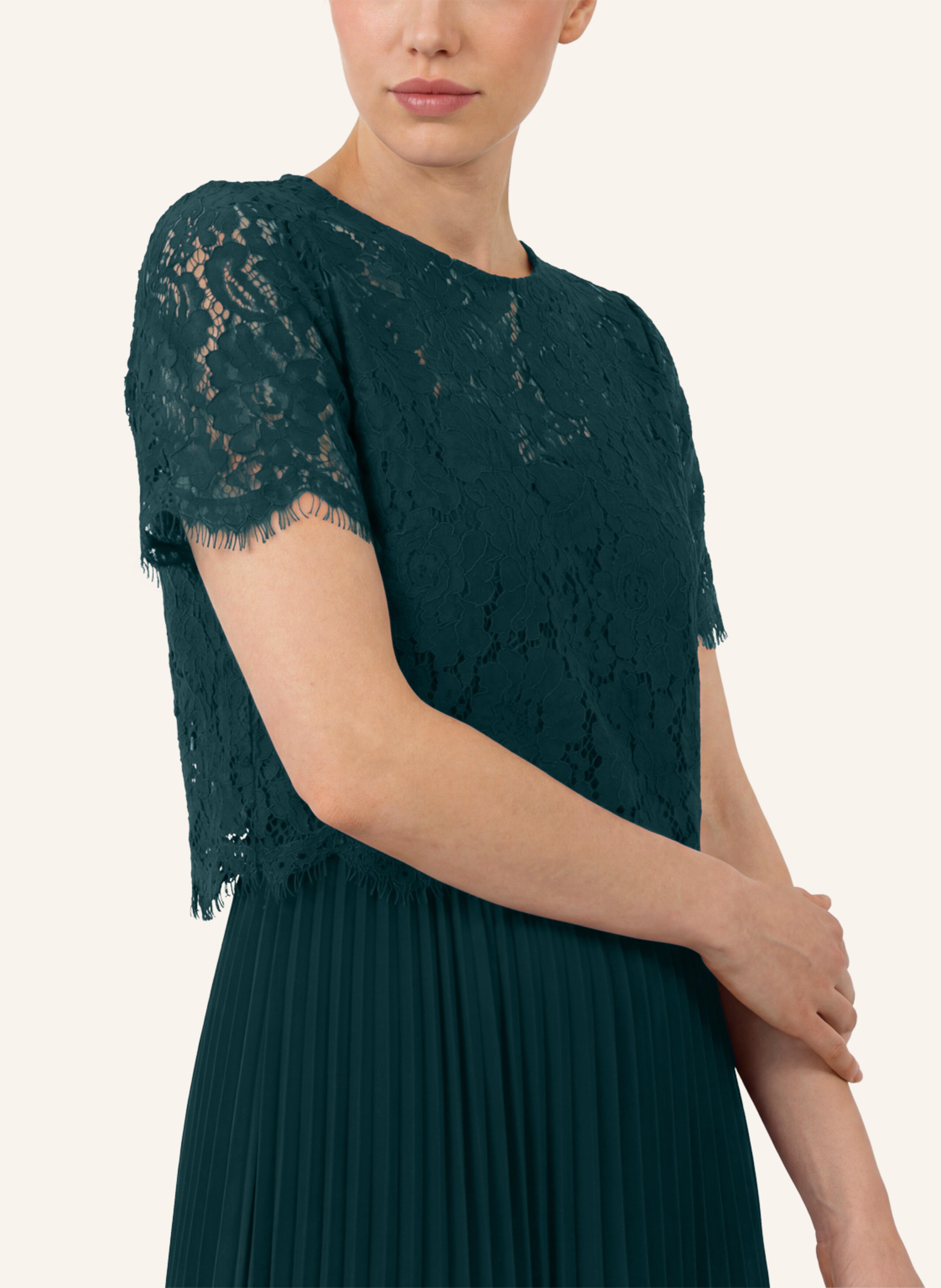 Thumbnail - Apart Set: Abendkleid Und Blusenshirt Aus Spitze gruen