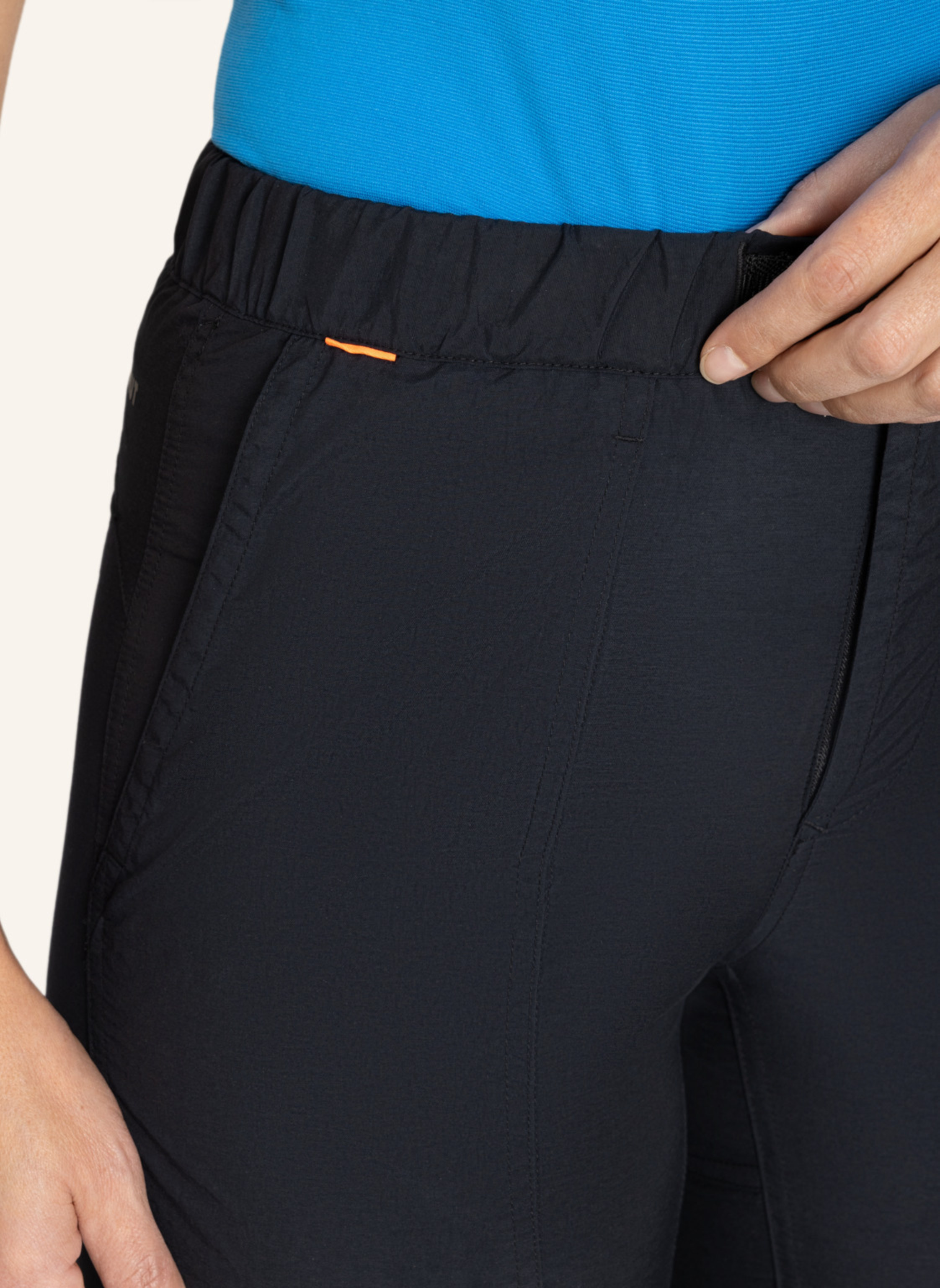 Thumbnail - Mammut Hiking Cargo Shorts Women schwarz