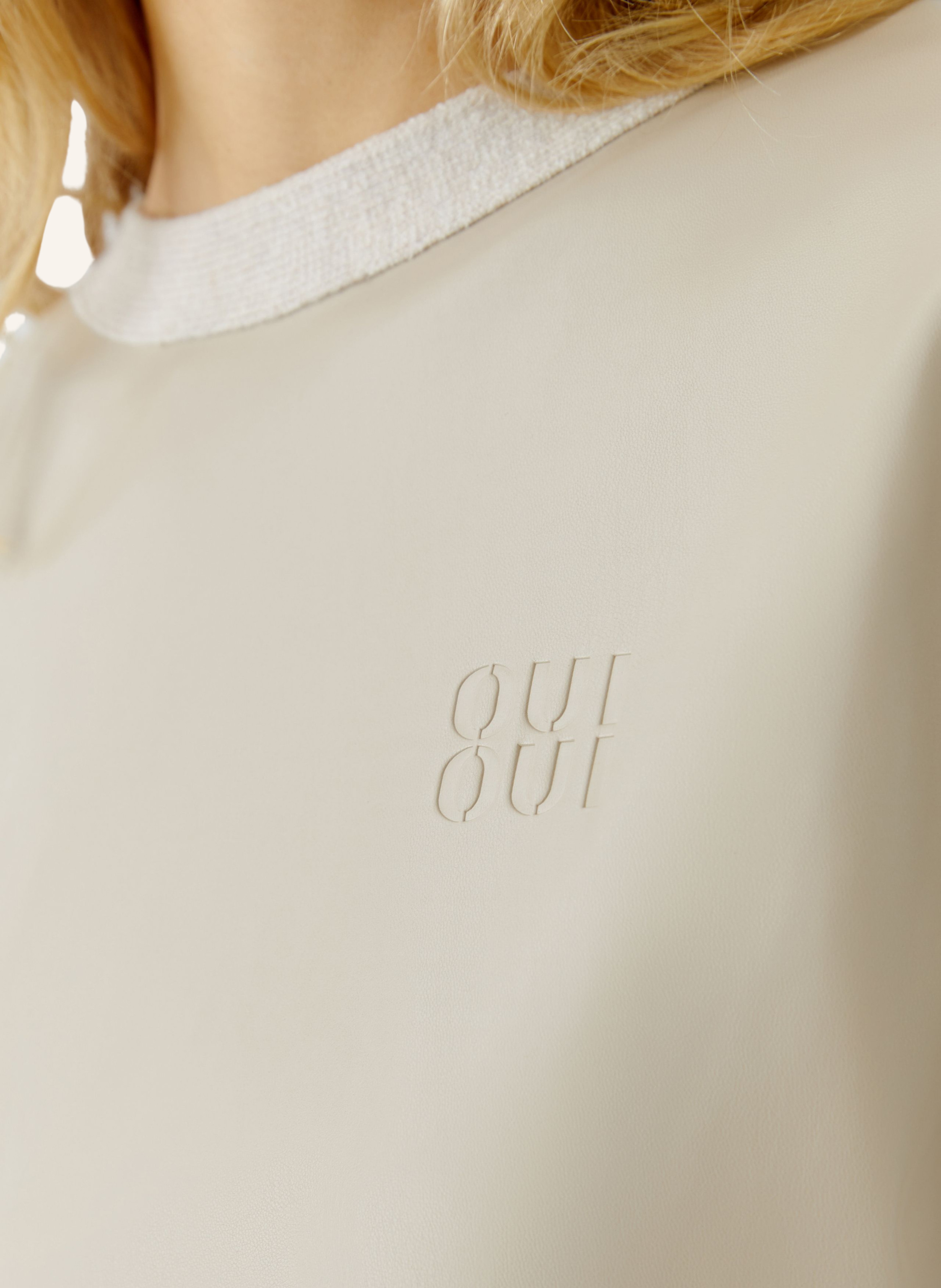 Thumbnail - Oui Strickshirt Im Materialmix Mit Lederoptik beige