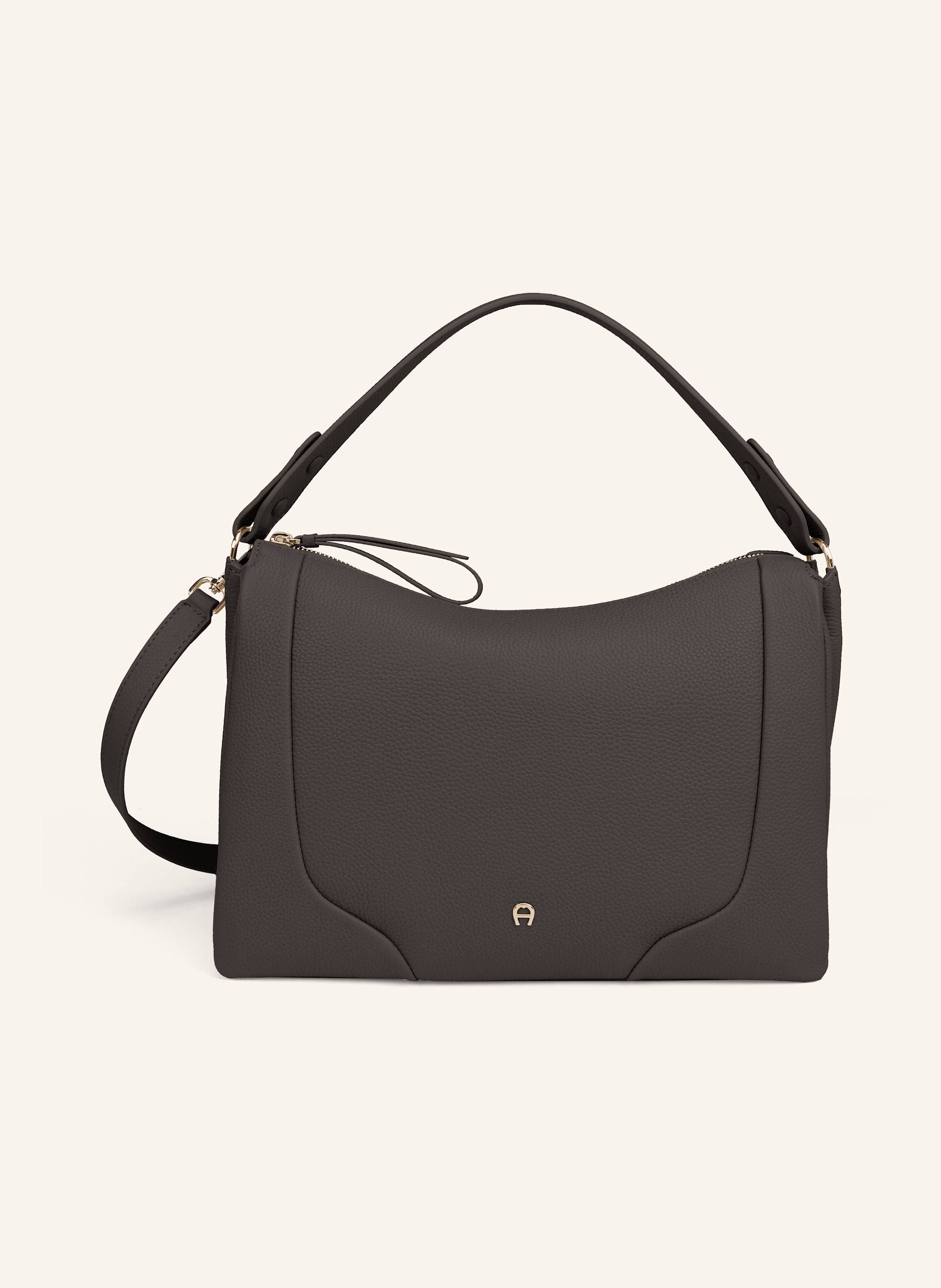 Aigner Die Mara Beuteltasche M von AIGNER wird Sie überzeugen, das Raumwunder bietet viel Platz für alles, was Sie für den Tag brauchen. Die Größe und Form dieser wunderschönen Tasche machen Sie auch zu eine in dunkelbraun