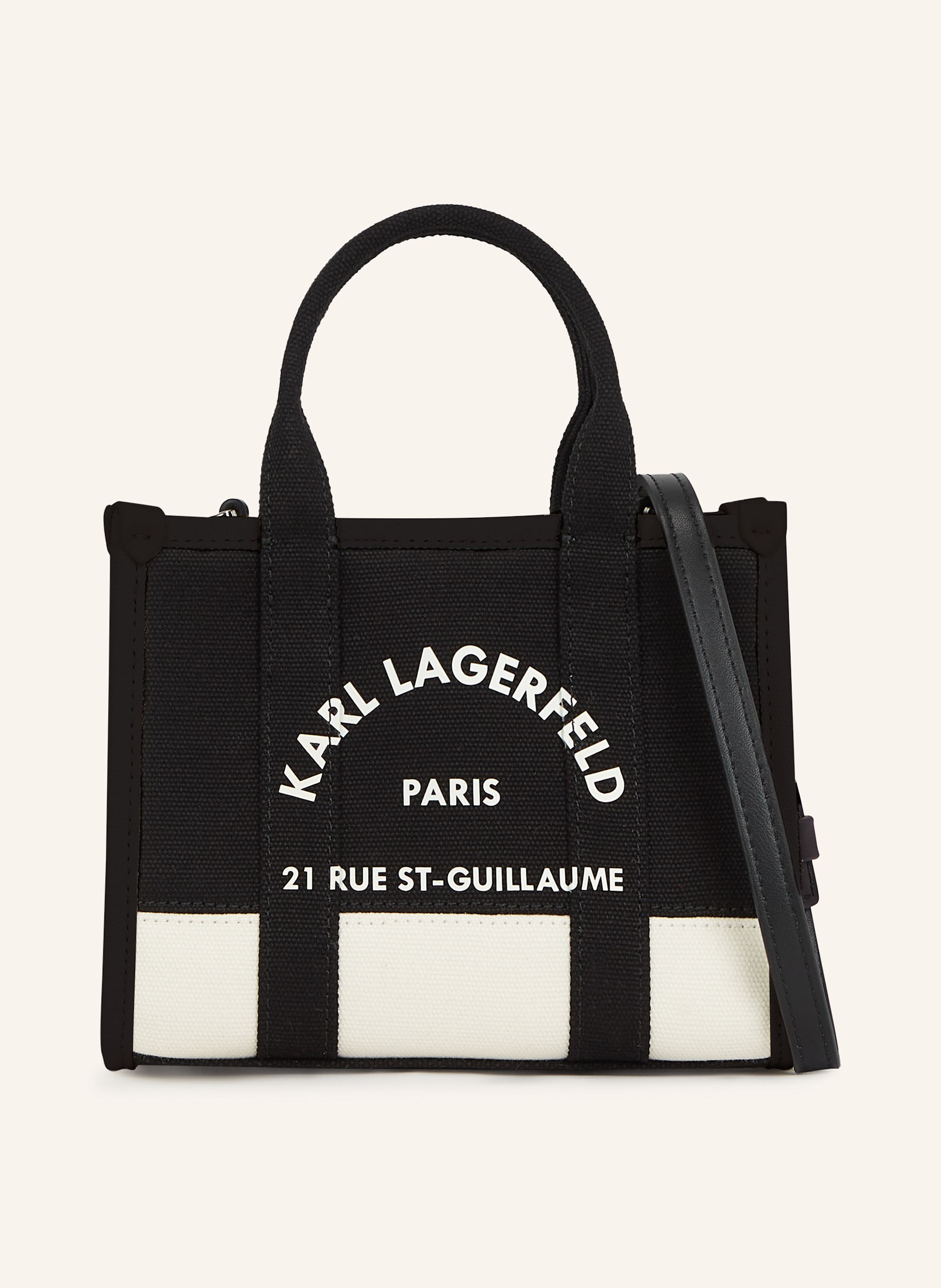 Karl Lagerfeld Diese kleine, aber praktische Mini-Tote-Bag zeichnet sich durch eine elegante, quadratische Silhouette und auffällige Kontrastdetails aus. Mit einem sicheren Knopfverschluss und einem Schulterriemen f in beige/ schwarz
