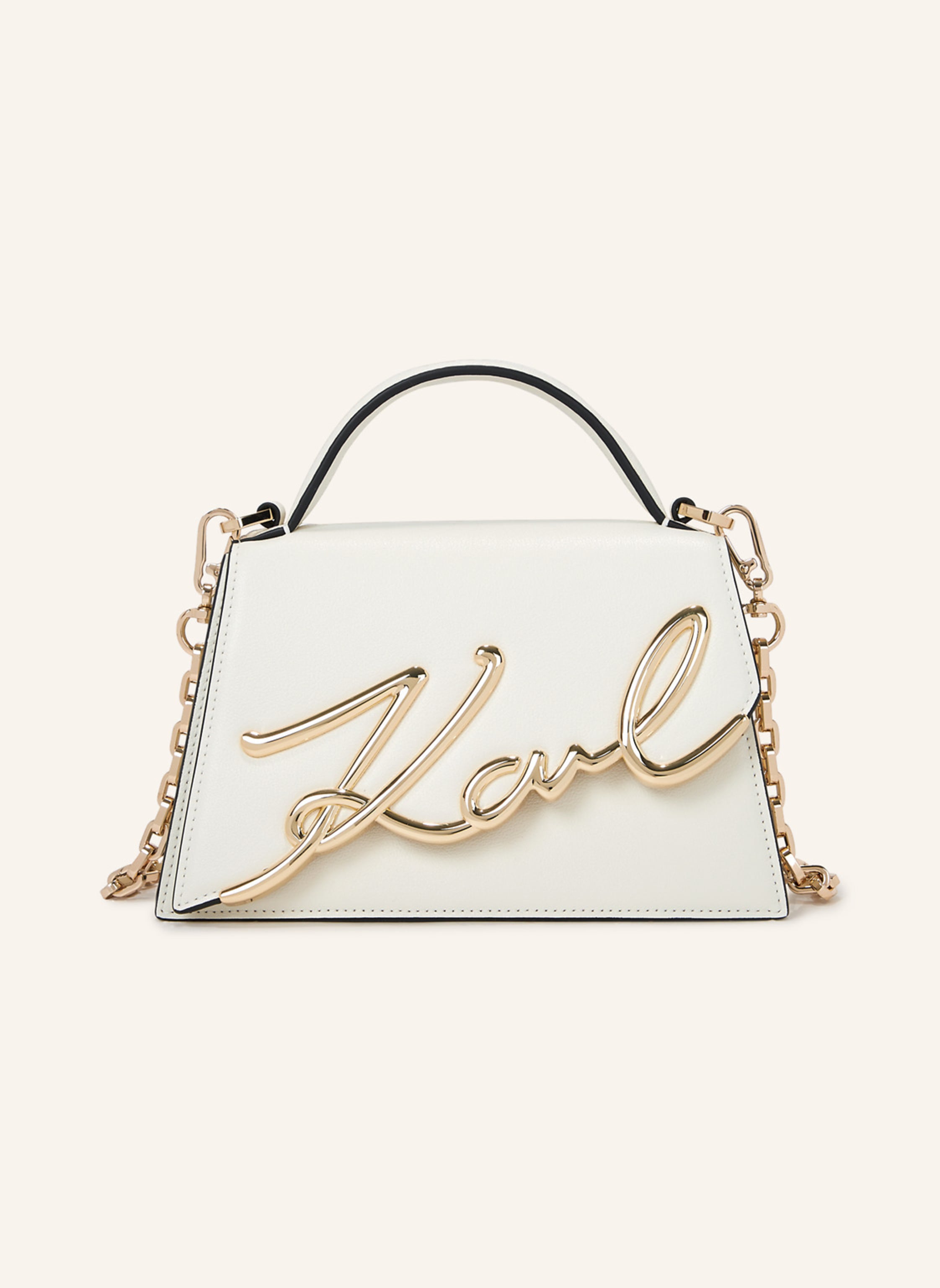 Karl Lagerfeld Die kleine K/SIGNATURE-Umhängetasche zeichnet sich durch ihre trapezförmige Silhouette und die schrägen Logo-Elemente am Umschlag aus. Dieses unbestreitbar schicke und stets praktische Accessoire ist in weiss
