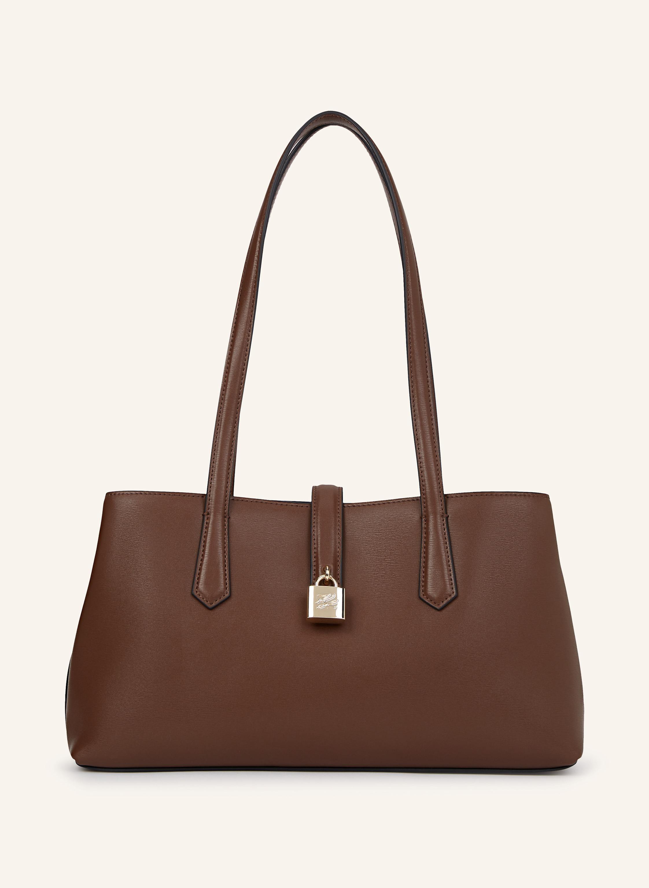 Karl Lagerfeld Eine moderne rechteckige Silhouette kennzeichnet diese Tote Bag aus Leder mit extra langen Griffen für vielseitigen Tragekomfort. Ein filigranes Vorhängeschloss mit eingraviertem Karl Autograph verlei in braun