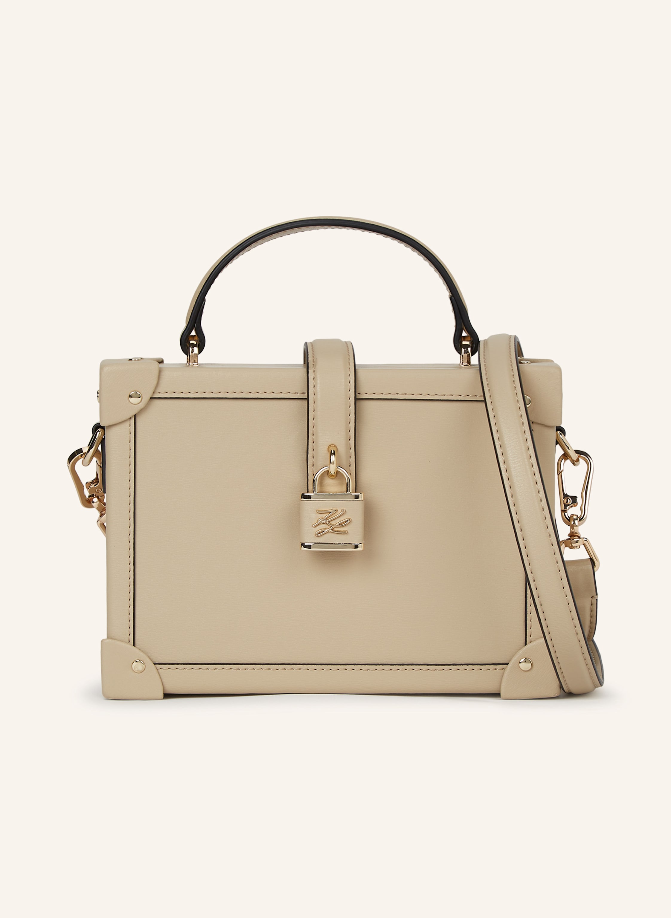 Karl Lagerfeld Vintage-Design in moderner Interpretation: Diese Handtasche mit Tragegriffen besticht durch ihre klassische Koffersilhouette, Metallbeschläge und ein Vorhängeschloss mit Karl Autograph. Mit dem verste in beige