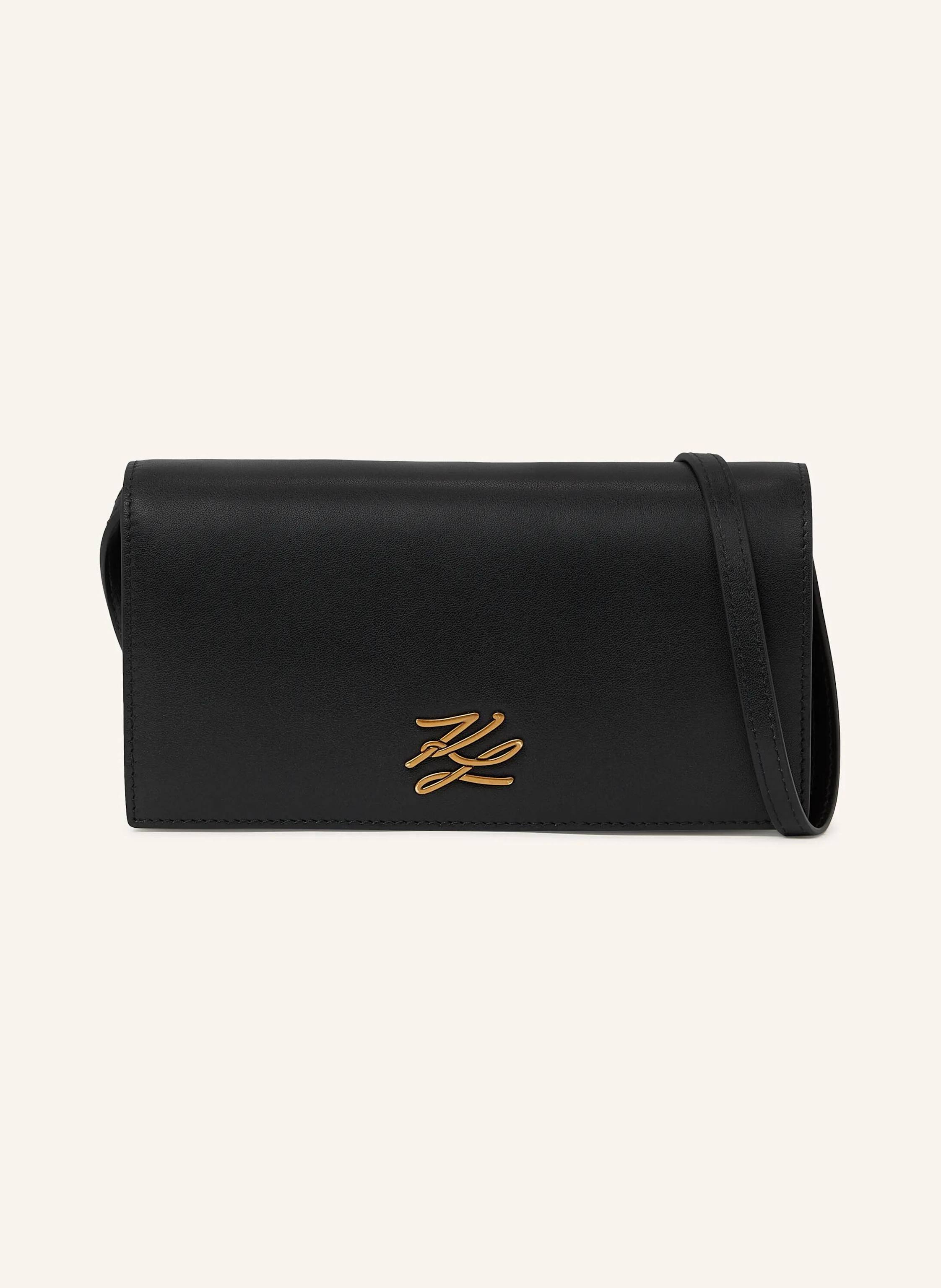 Karl Lagerfeld This crossbody bag blends timeless elegance with modern flair. Crafted in soft cow leather, it features an elegant flap closure and Karl Autograph logo, perfect for effortless day-to-night style. Eleg Mini in schwarz/ gold