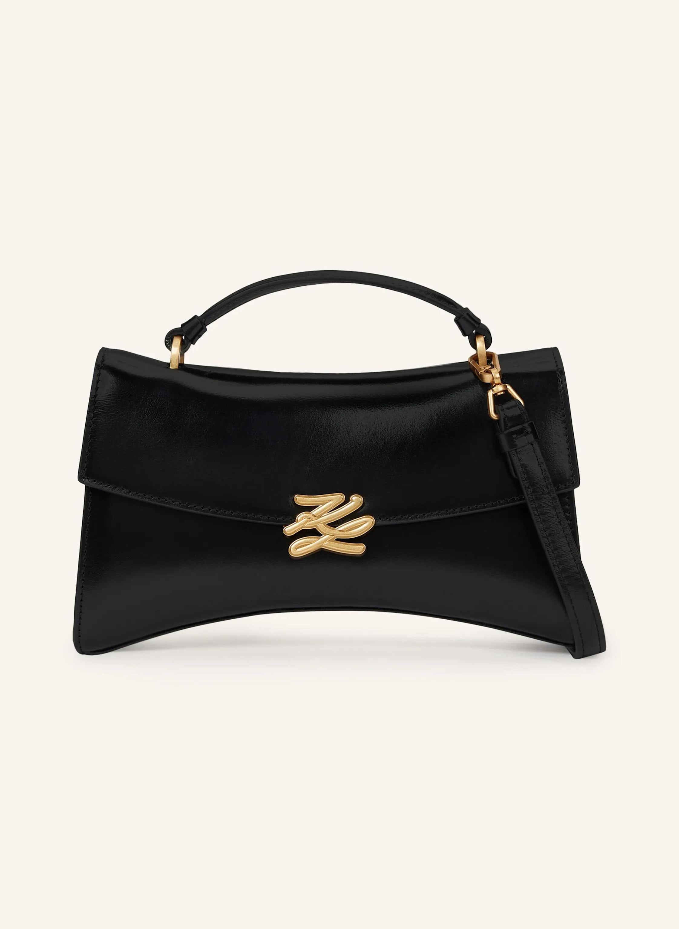 Karl Lagerfeld Diese skulpturale Henkeltasche vereint kühnes Design mit zeitlosem Stil und besticht durch eine elegante Überschlagklappe unter dem ikonischen Karl Autograph-Logo. Tragen Sie sie auf Ihre Art – dank d in schwarz/ gold