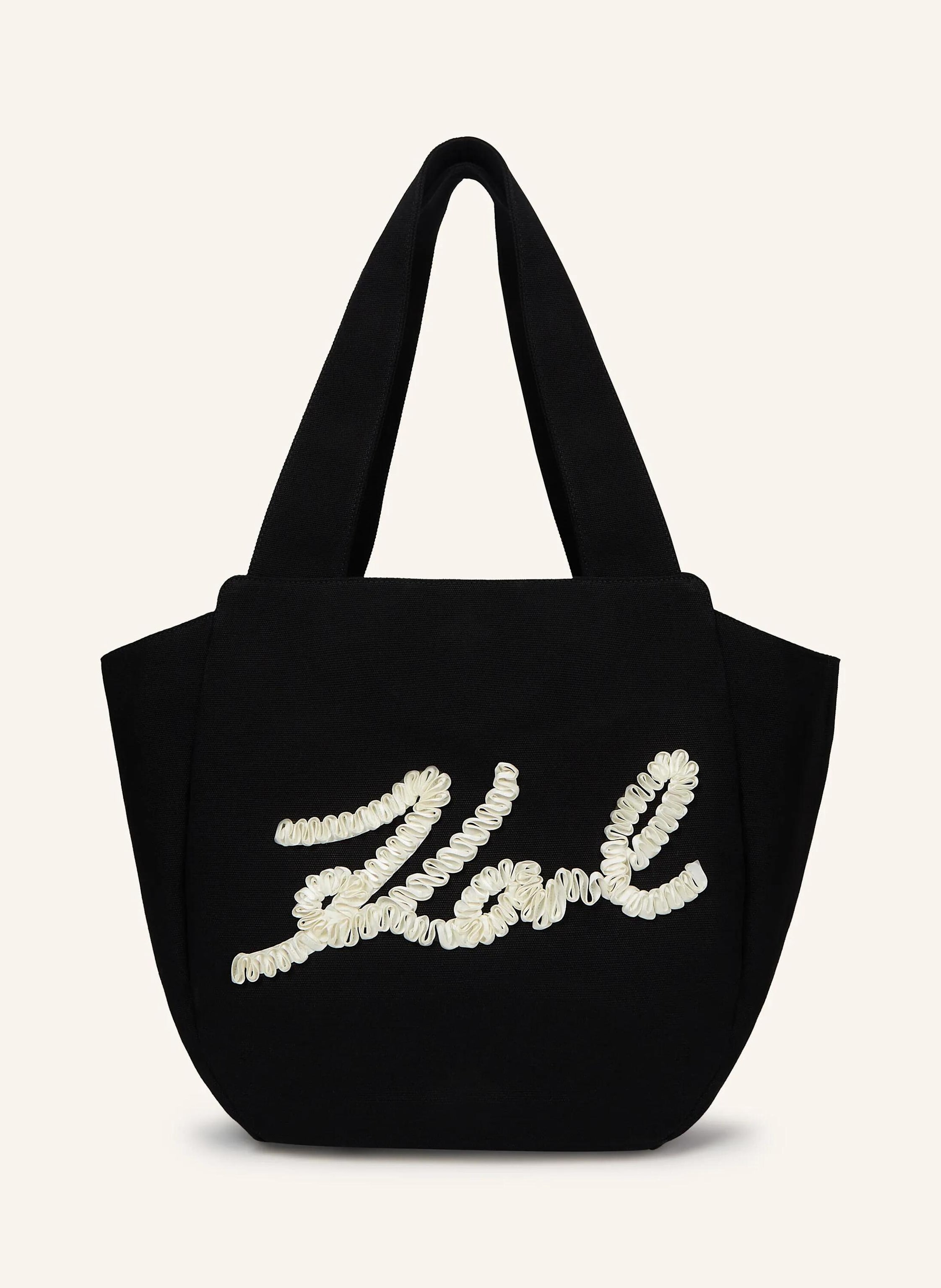 Karl Lagerfeld Dieser Shopper mit Rüscheneffekt-Detail verkörpert lässige Eleganz. Seine großzügige Form und das Gewebe aus recycelter Baumwolle verbinden Leichtigkeit mit raffiniertem Pariser Flair. Geräumige Silho in schwarz