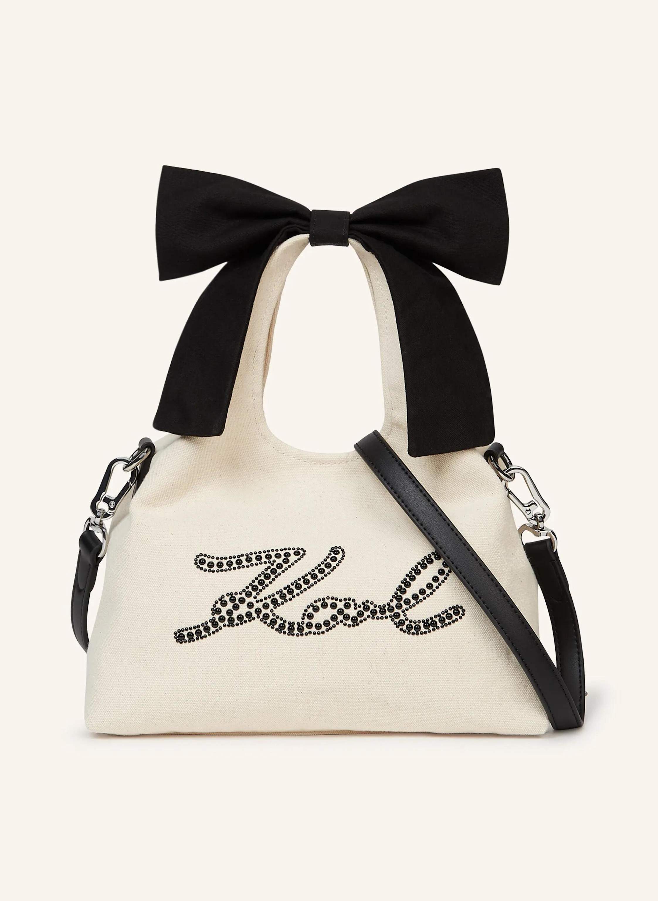 Karl Lagerfeld Dieser Shopper mit lässiger, zierlicher Hobo-Silhouette besticht durch eine Bandschleife und ein funkelndes Signature-Logo. Zwei Tragegriffe und ein abnehmbarer Riemen bieten vielseitige Eleganz. Läss in beige