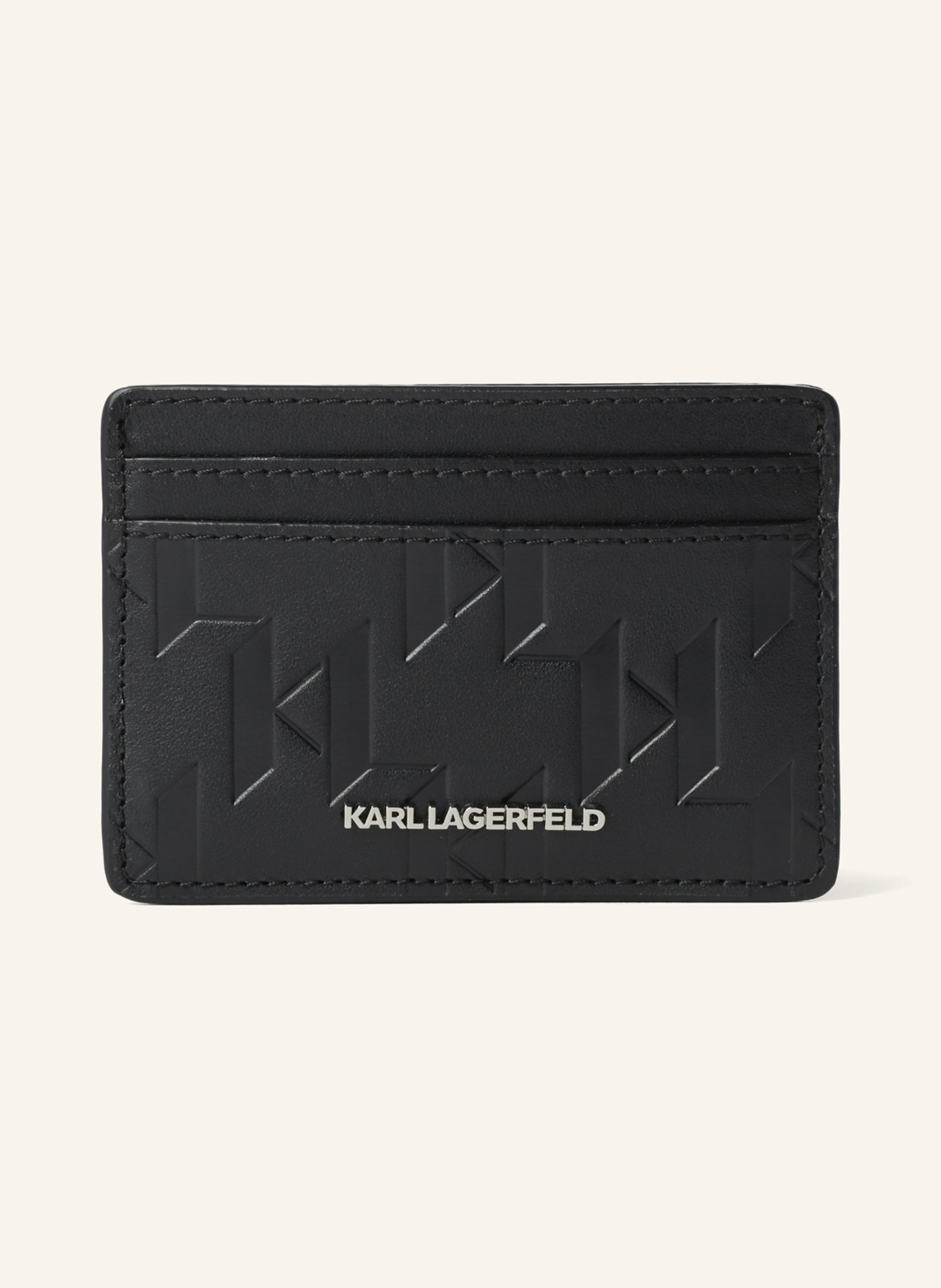 Karl Lagerfeld Die Lederkonstruktion mit KARL-Monogramm-Prägung wertet dieses zeitlose Kartenetui auf. Das schlanke Design lässt sich perfekt mit der passenden Kameratasche kombinieren und sorgt so für einen koordin in schwarz