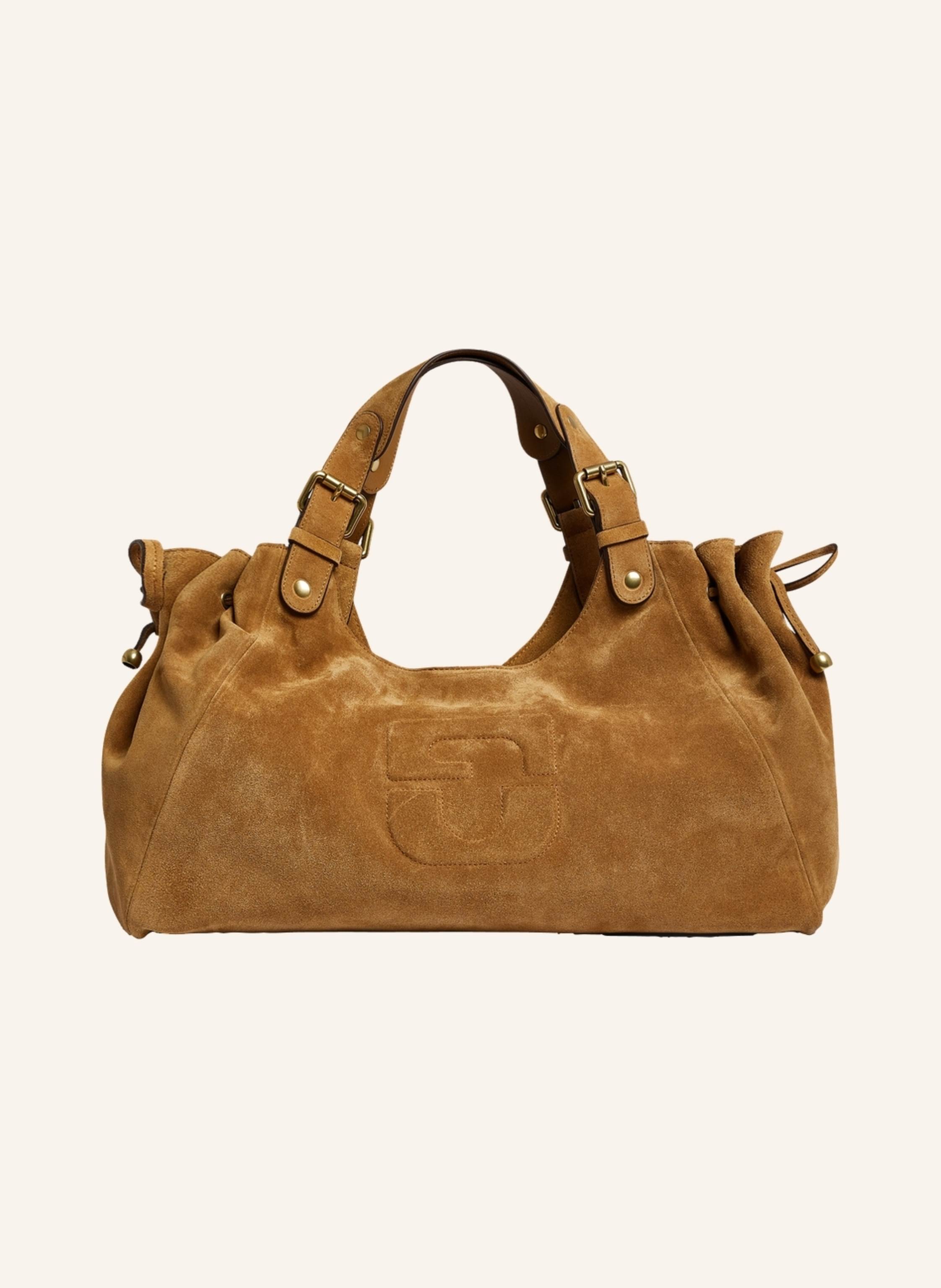 Gerard Darel Die Handtasche CHIARA GD aus weizengoldenem Veloursleder zeichnet sich durch ihre natürliche Drapierung mit einer neuen Interpretation der Signaturen des Hauses Darel aus. Sie verkörpert einen moderne in beige