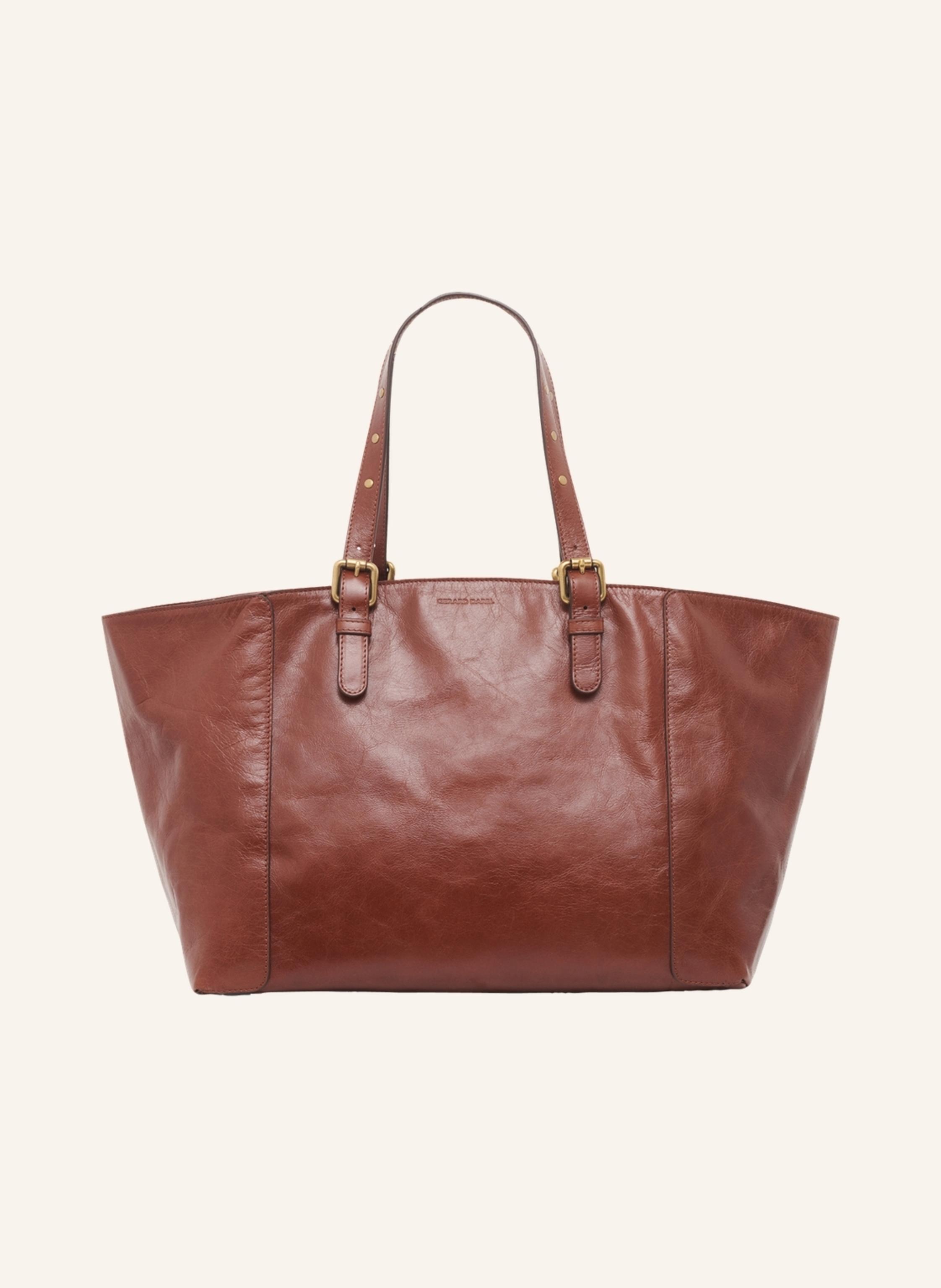 Gerard Darel Die Simple Bag ist die Tragetasche für all Ihre Reiseziele. Dieses Modell mit klaren Linien wird von zwei verstellbaren Ledergriffen getragen, die mit Nieten betont sind. Ein unverzichtbares Modell, d in braun