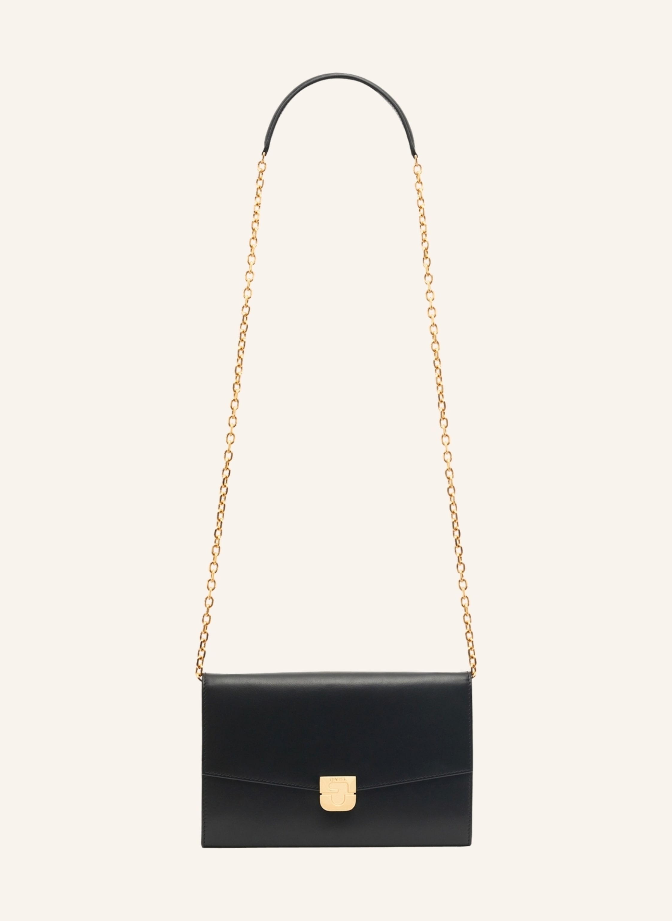 Gerard Darel Diese Leder-Clutch, akzentuiert durch ein goldfarbenes Schloss mit den Initialen des Hauses, ist das ultimative Trend-Accessoire. Ausgestattet mit einem Schulterriemen aus Kette und Leder für einen el in schwarz