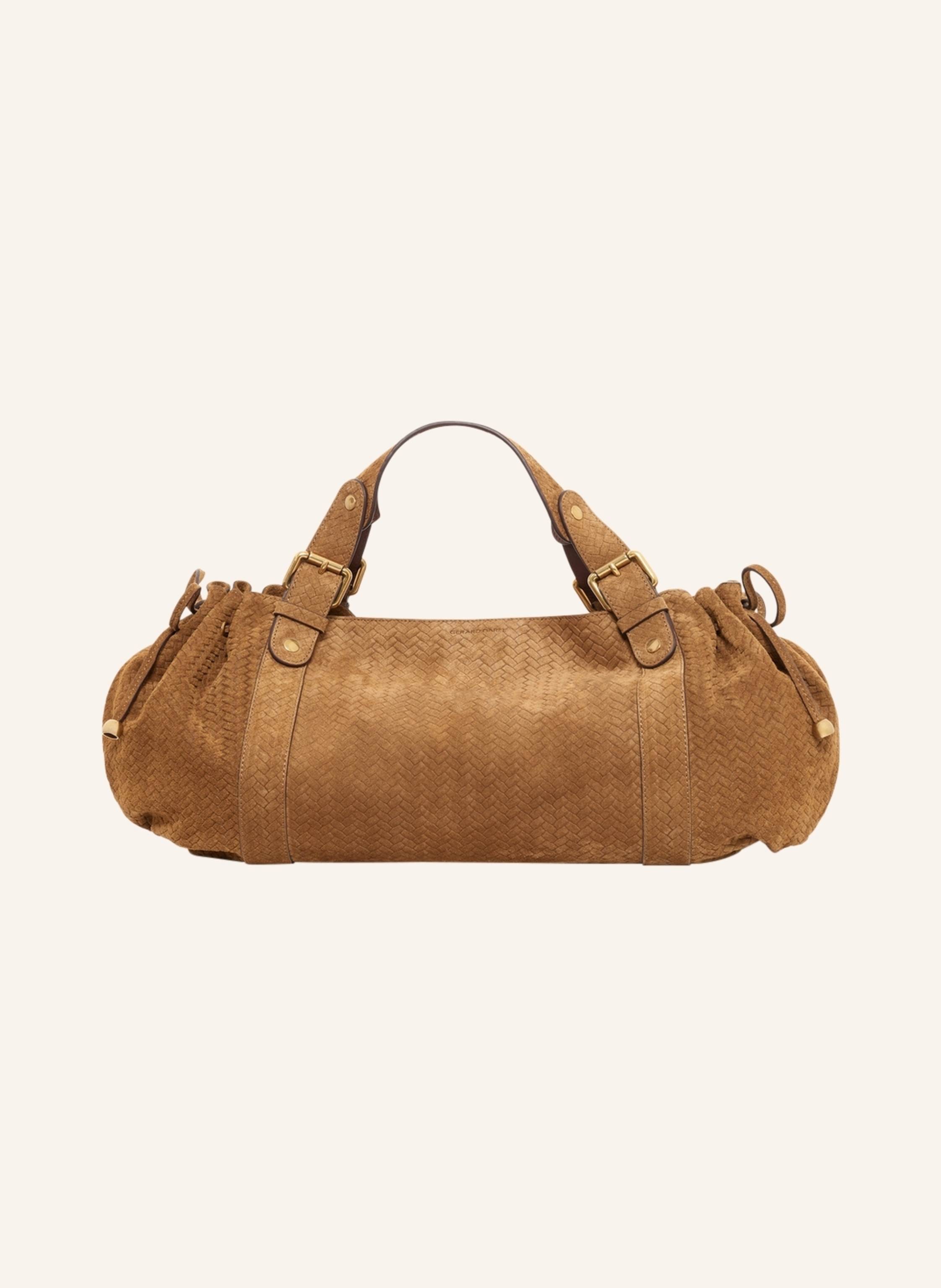 Gerard Darel Ikone der Lederwaren Darel, die Tasche 24 H ist das Symbol eines Stils, der sowohl zeitlos als auch natürlich spielerisch ist.Aus Veloursleder mit geflochtenem Effekt, subtil inspiriert vom Ethno-Chic in braun