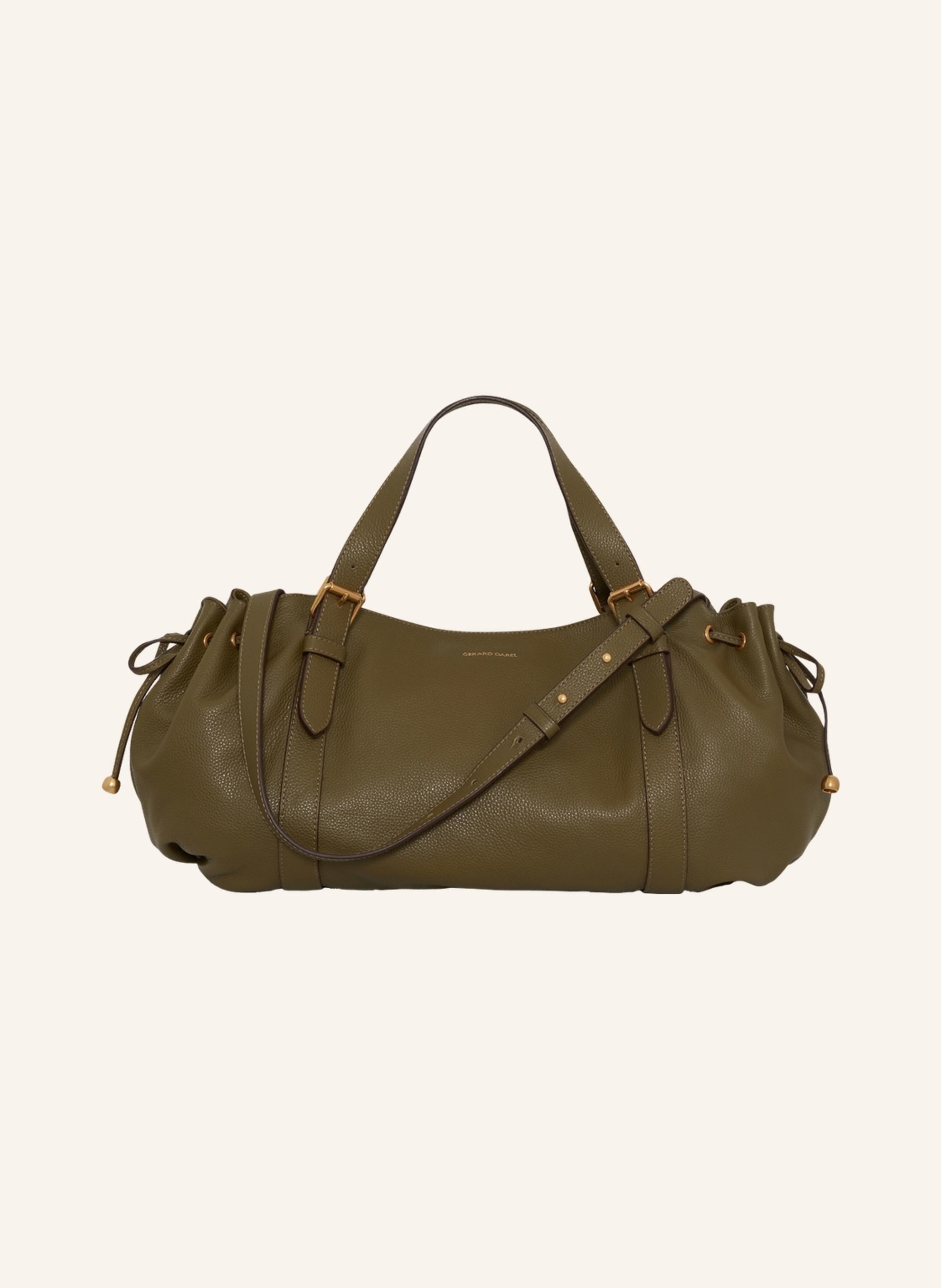 Gerard Darel Feine Variation des ikonischen Modells des Hauses, das 24 H Studio ist das Versprechen der harmonischen Verbindung von Eleganz und Funktionalitat.Sein genarbtes Leder in Sattelfarben, geschutzt fur de in khaki