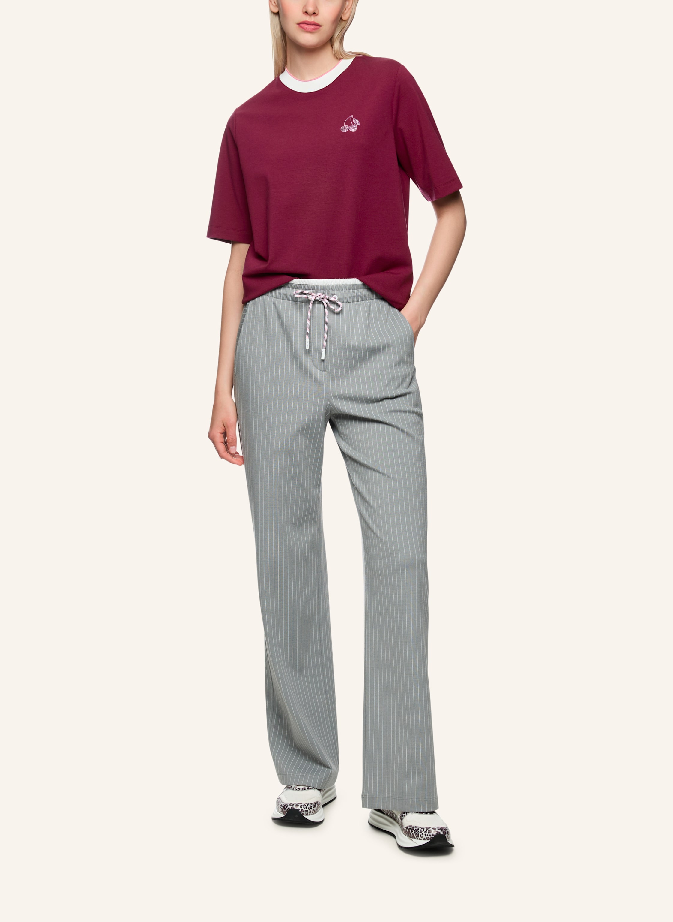 Thumbnail - Marc Cain T-Shirt Mit Schmucksteinen rot