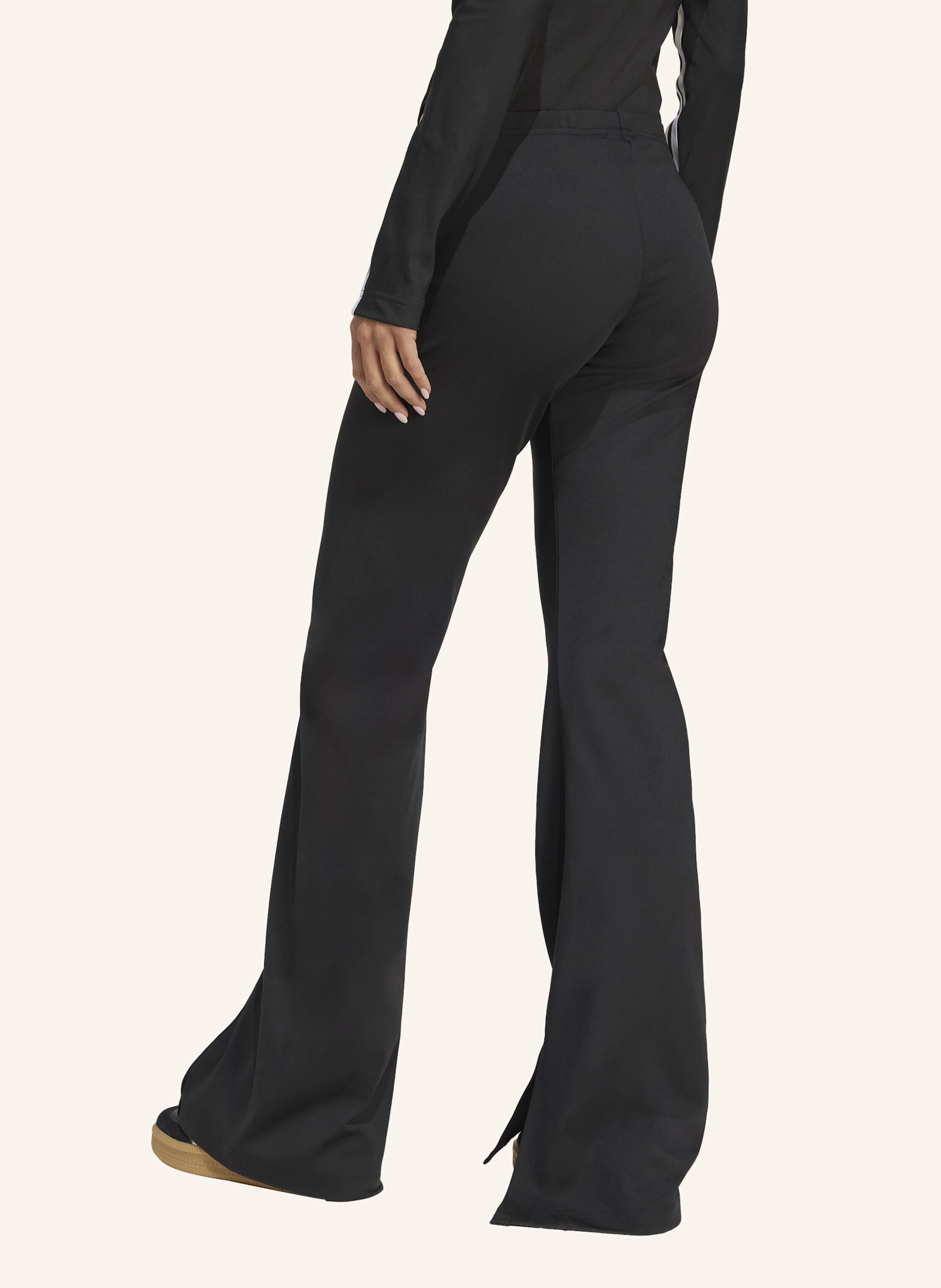 Thumbnail - Adidas Originals Ausgestellte Hose Mit Versetzten 3-Streifen Und Schleifendetails. schwarz