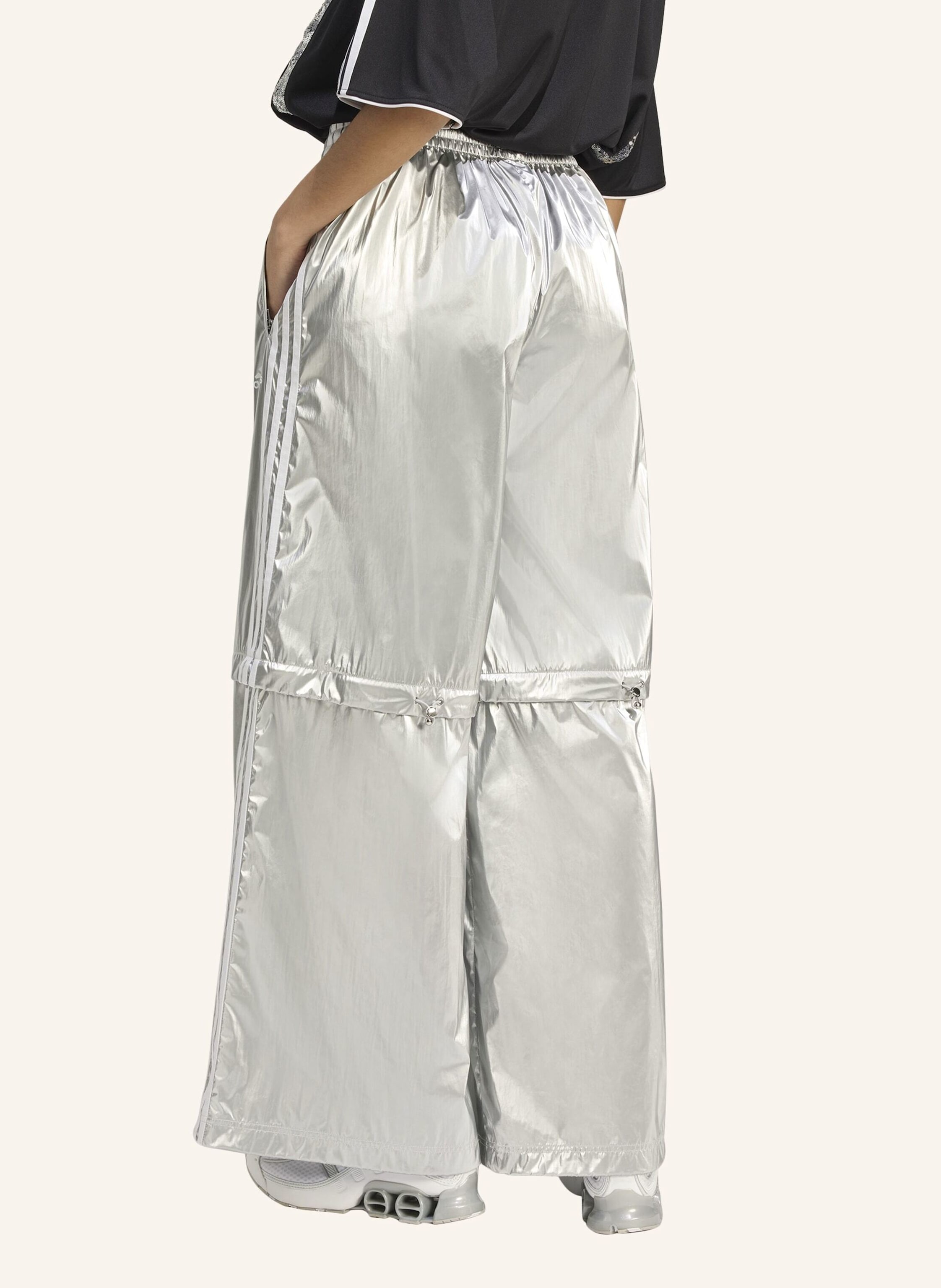 Thumbnail - Adidas Originals Adilenium Season 4 Teamgeist Oversized Silber Trainingshose silber