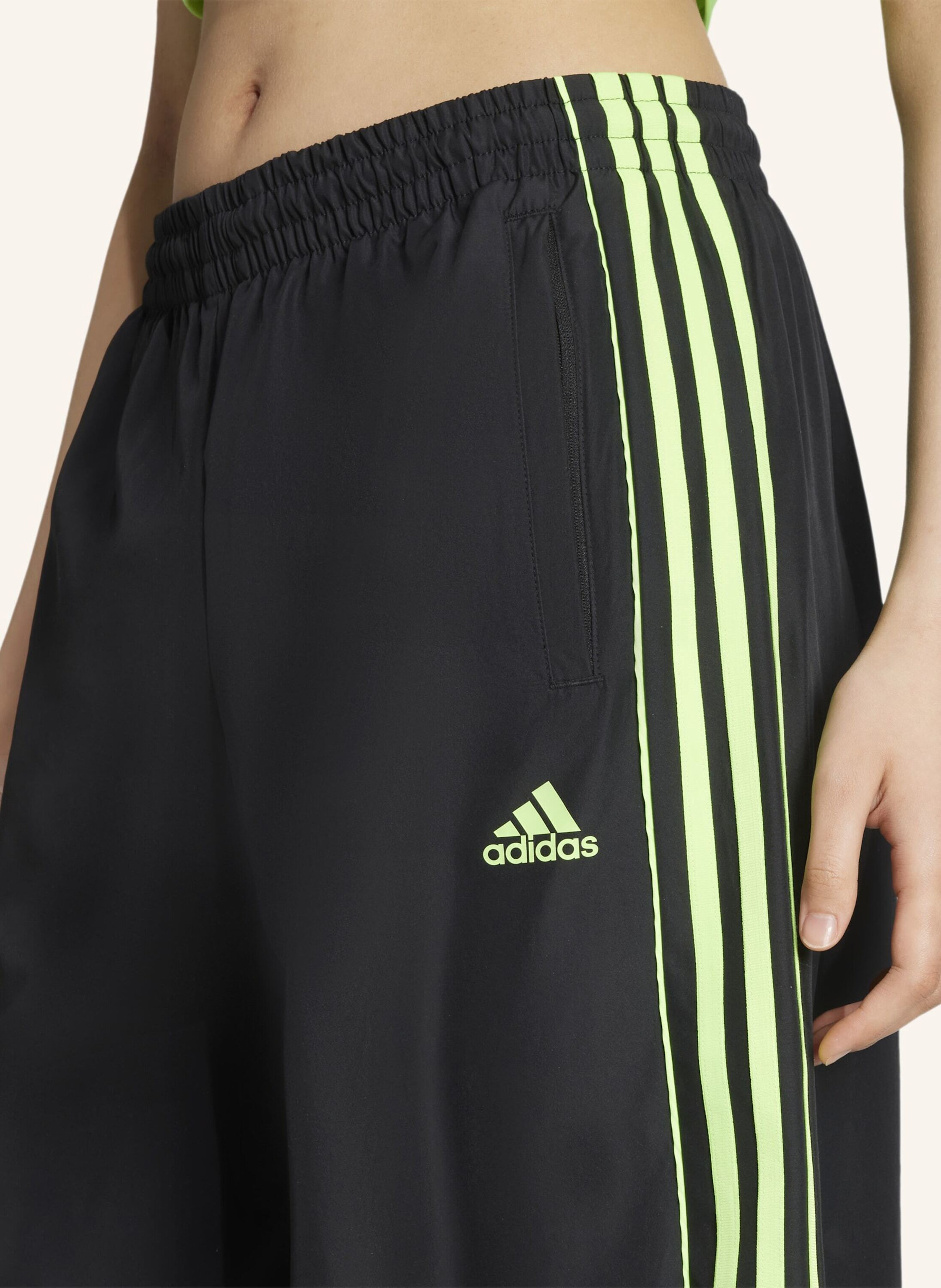 Thumbnail - Adidas Originals Teamgeist Adicolor Oversized Woven Trainingshose schwarz