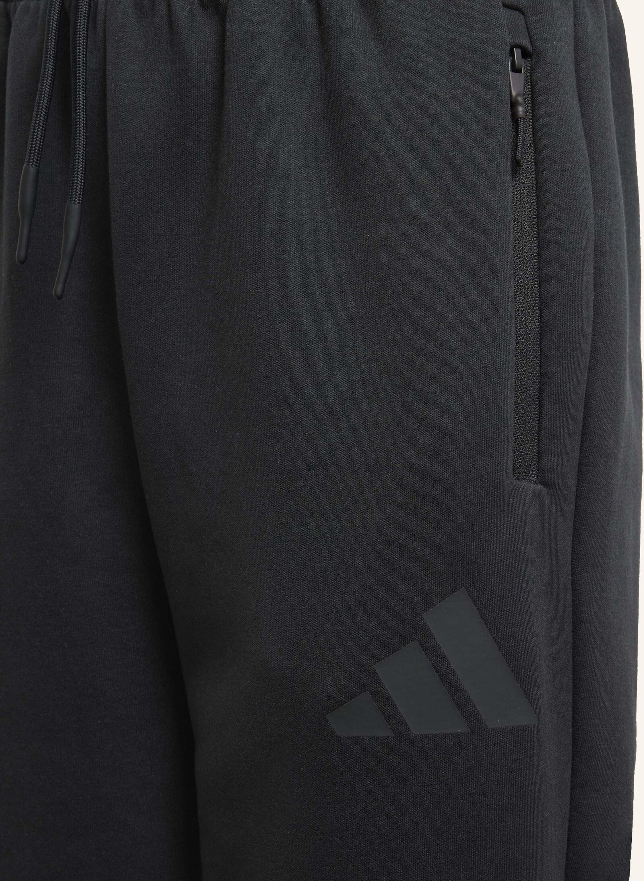 Thumbnail - Adidas Adidas Z.N.E. Hose Mit Schmal Zulaufender Beinform schwarz