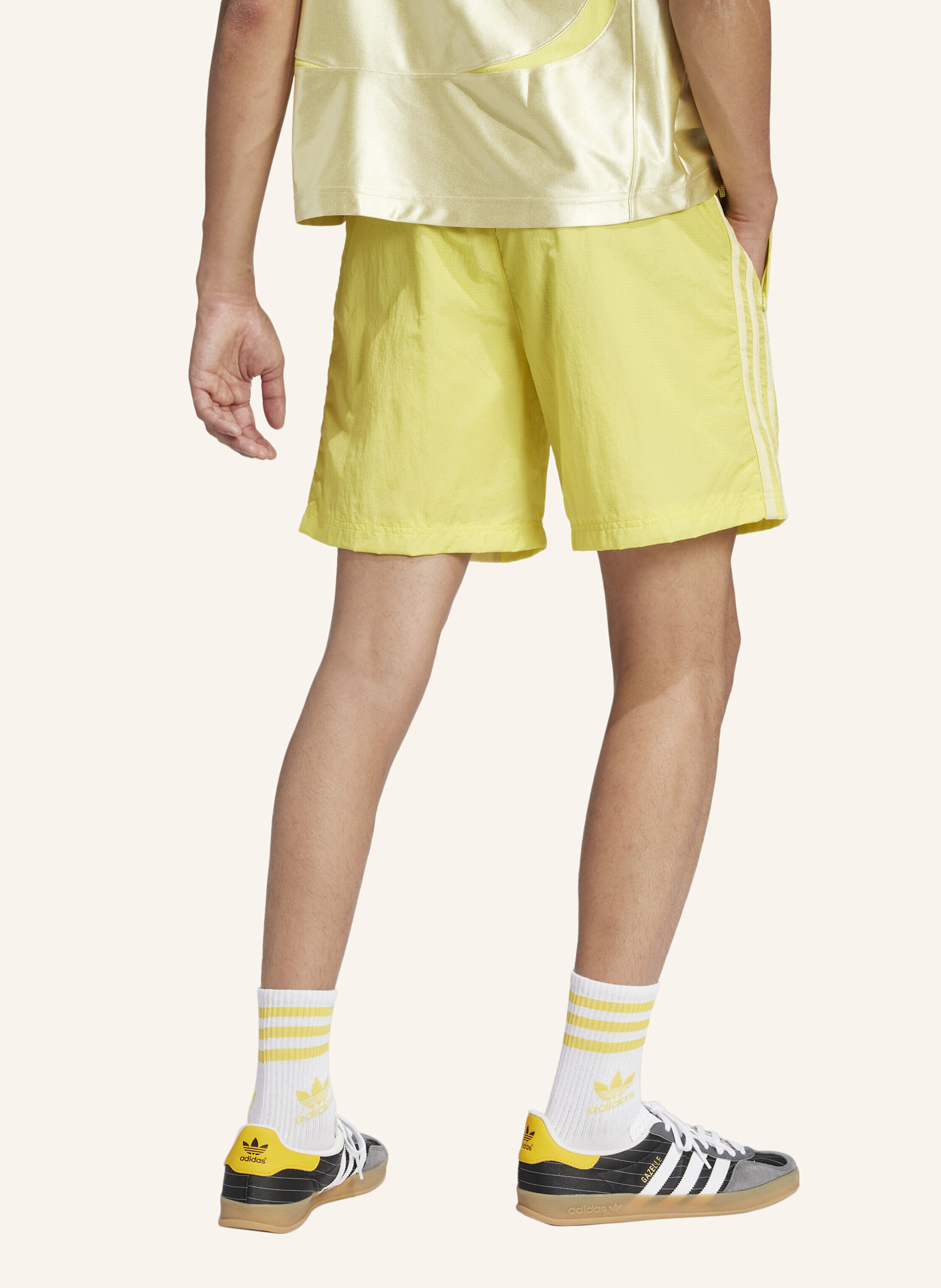 Thumbnail - Adidas Originals Adicolor 2000s Shorts gelb