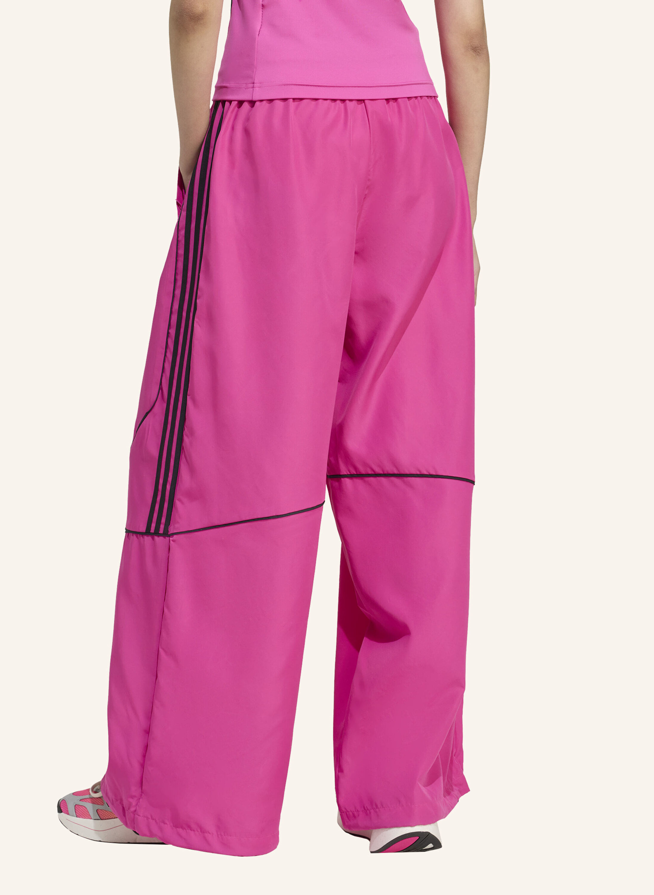 Thumbnail - Adidas Originals Teamgeist Adicolor Oversized Woven Trainingshose pink