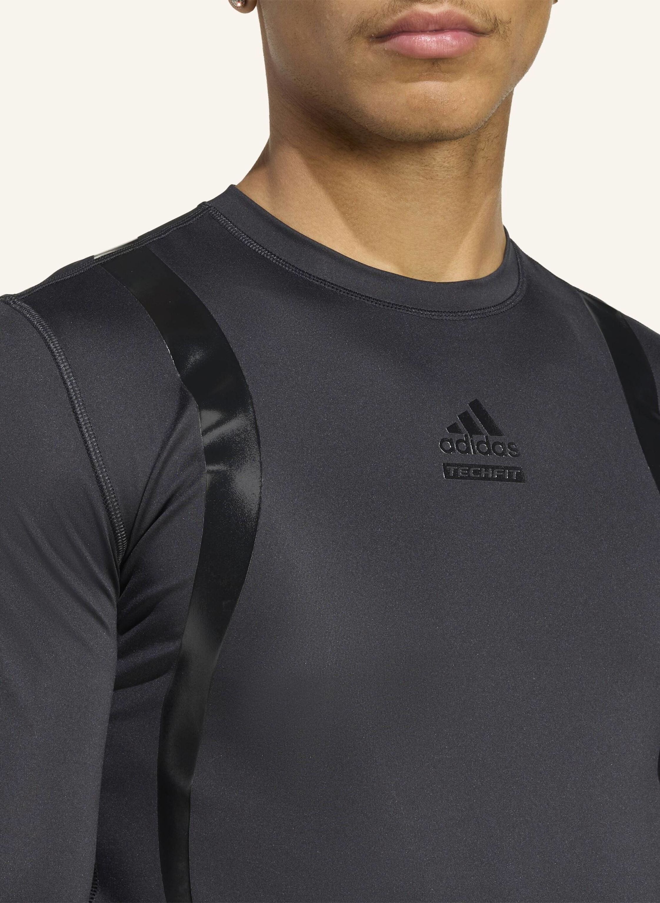 Thumbnail - Adidas Originals Techfit Eng Geschnittenes Longsleeve schwarz