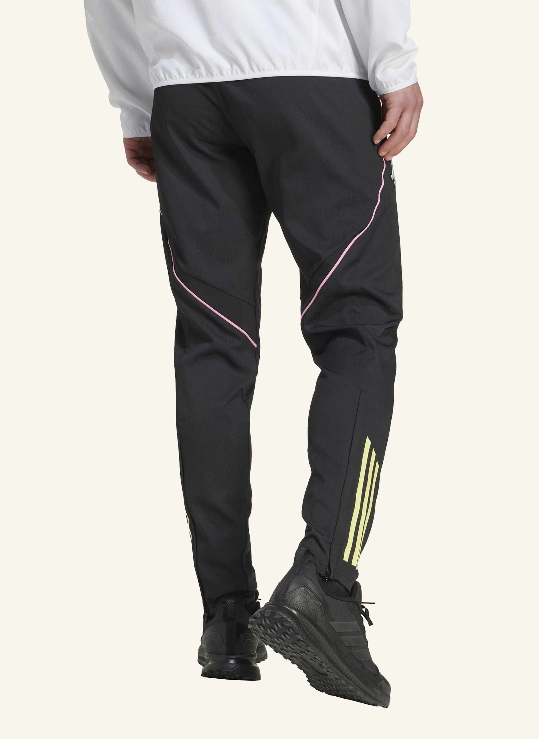 Thumbnail - Adidas Juventus Turin Tiro 25 Competition Präsentationshose schwarz