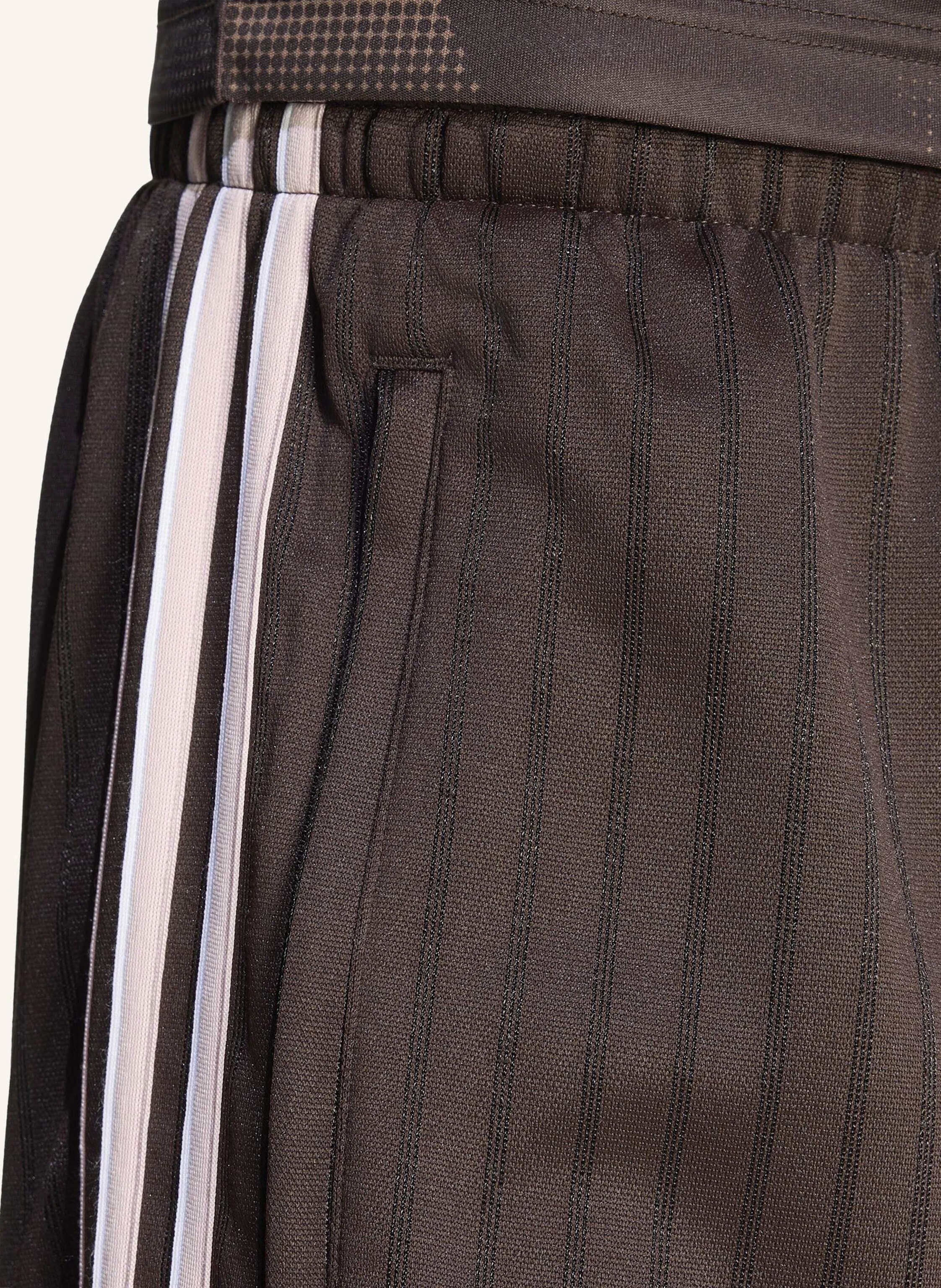 Thumbnail - Adidas Originals Firebird Engineered Stripes Shorts braun