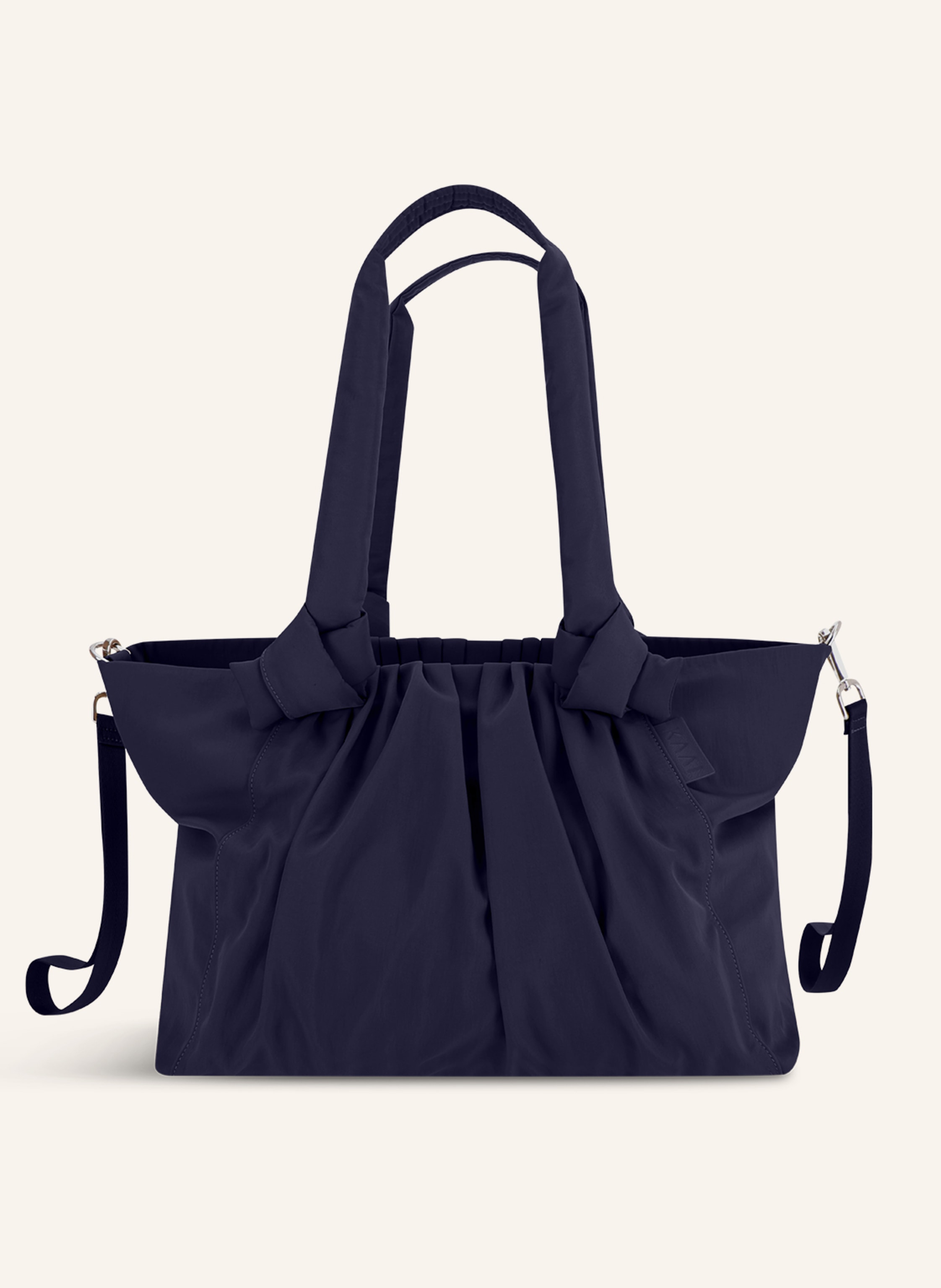 Kaai Von Müttern inspiriert und mit Sorgfalt entworfen. Mit dieser praktischen und eleganten Mom Bag aus Nylon können Sie alles organisieren, was Sie für Ihr Baby brauchen. Die Tasche hat großzügige Innenf in dunkelblau
