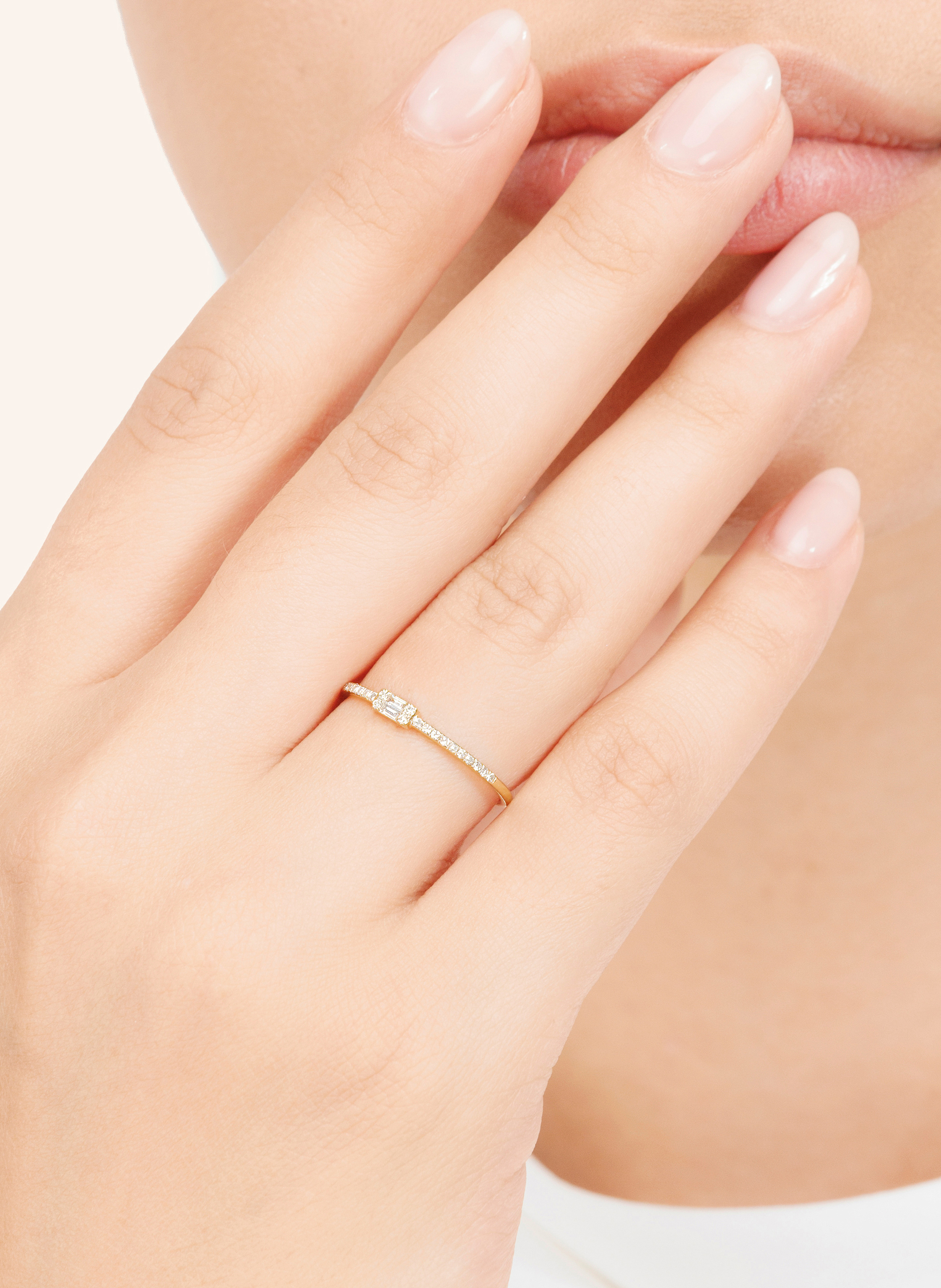 Thumbnail - Leaf Ring Tiny Baquette Aus 14 Karat Gelgold Mit Diamanten gold