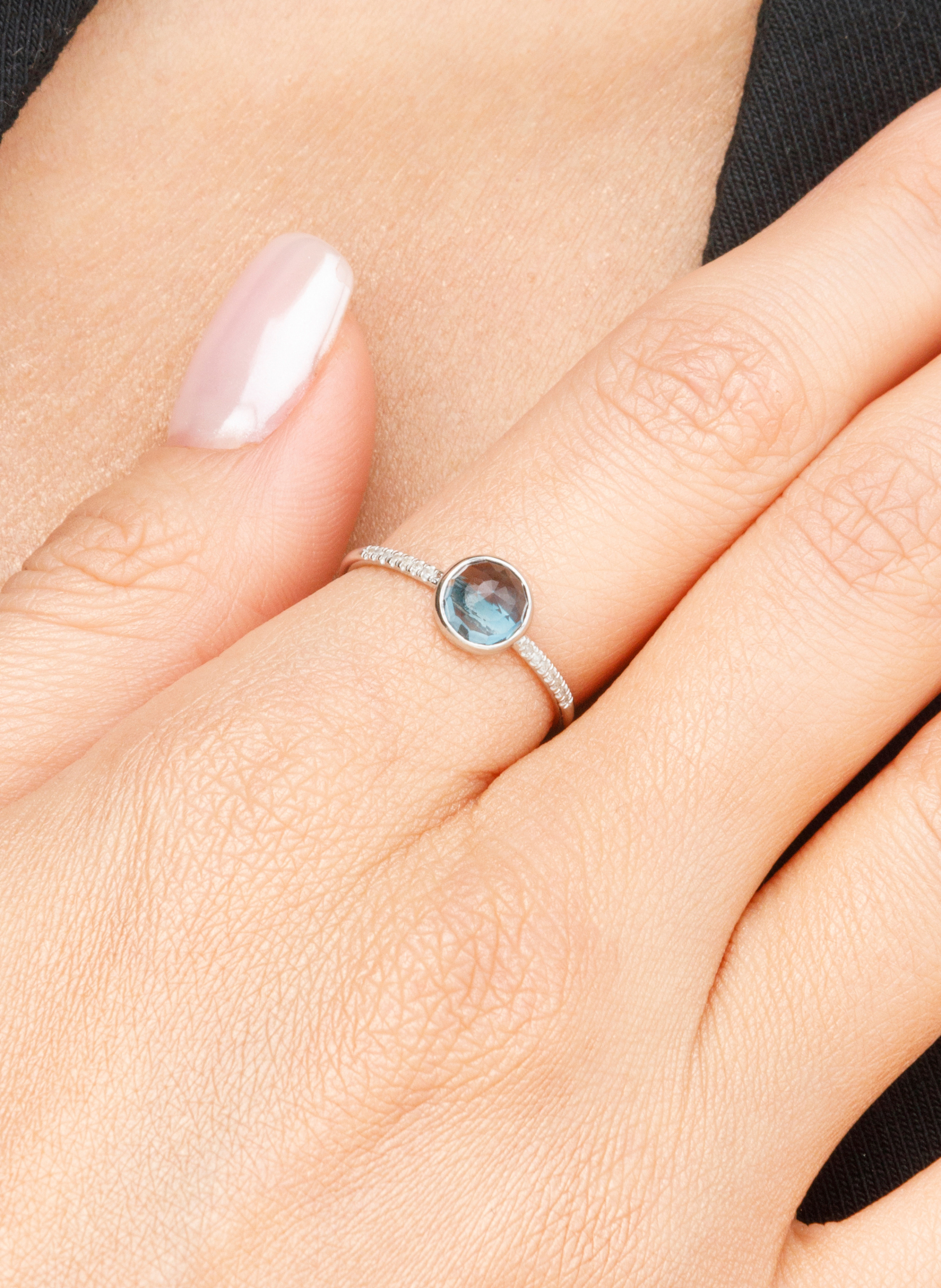 Thumbnail - Leaf Ring Blue Topas Aus 14 Karat Weißgold Mit Diamanten silber