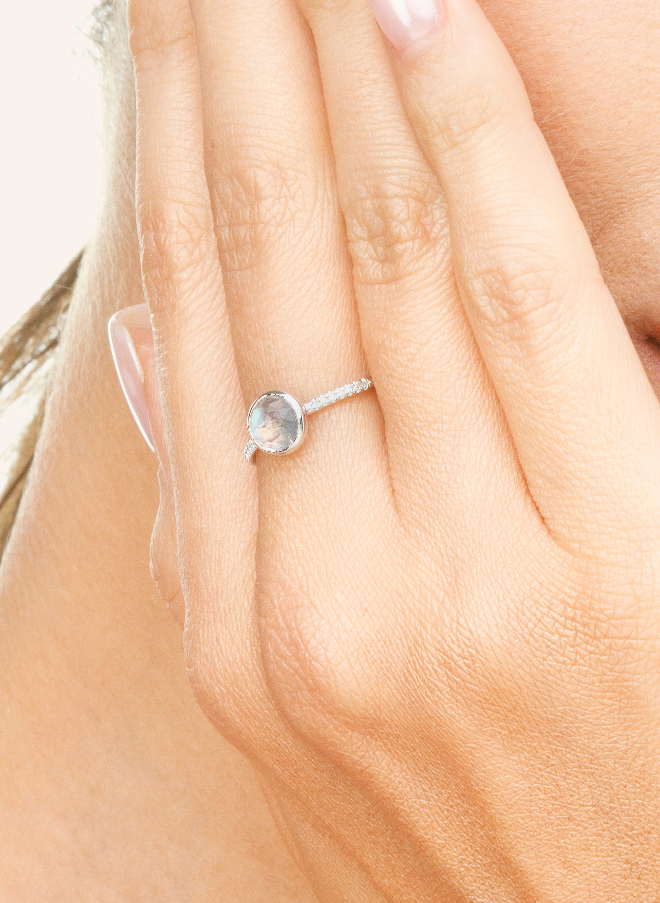 Thumbnail - Leaf Ring Labradorit Aus 14 Karat Weißgold Mit Diamanten silber