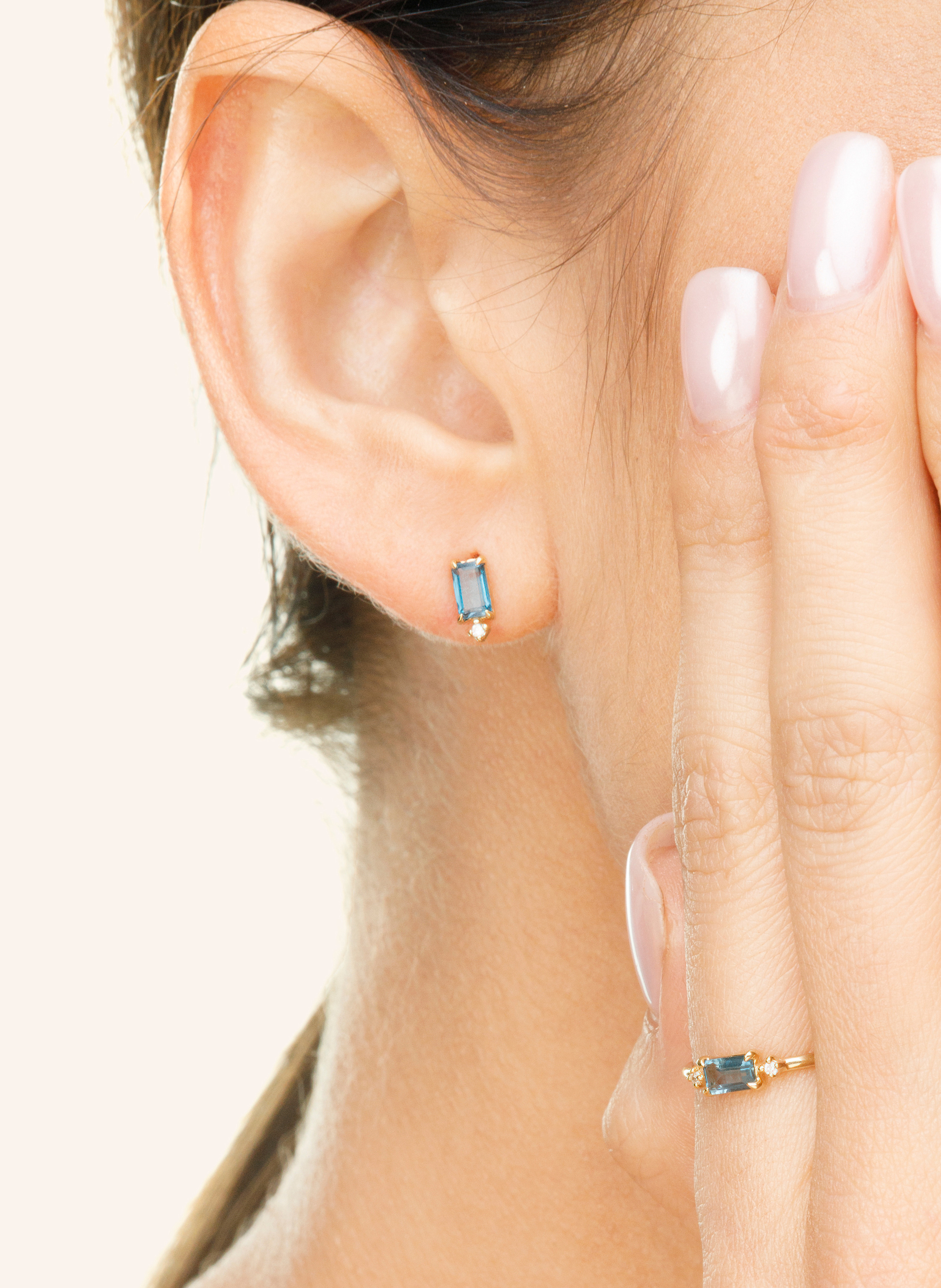 Thumbnail - Leaf Ohrstecker London Blue Topaz Aus 14 Karat Gelbgold gold