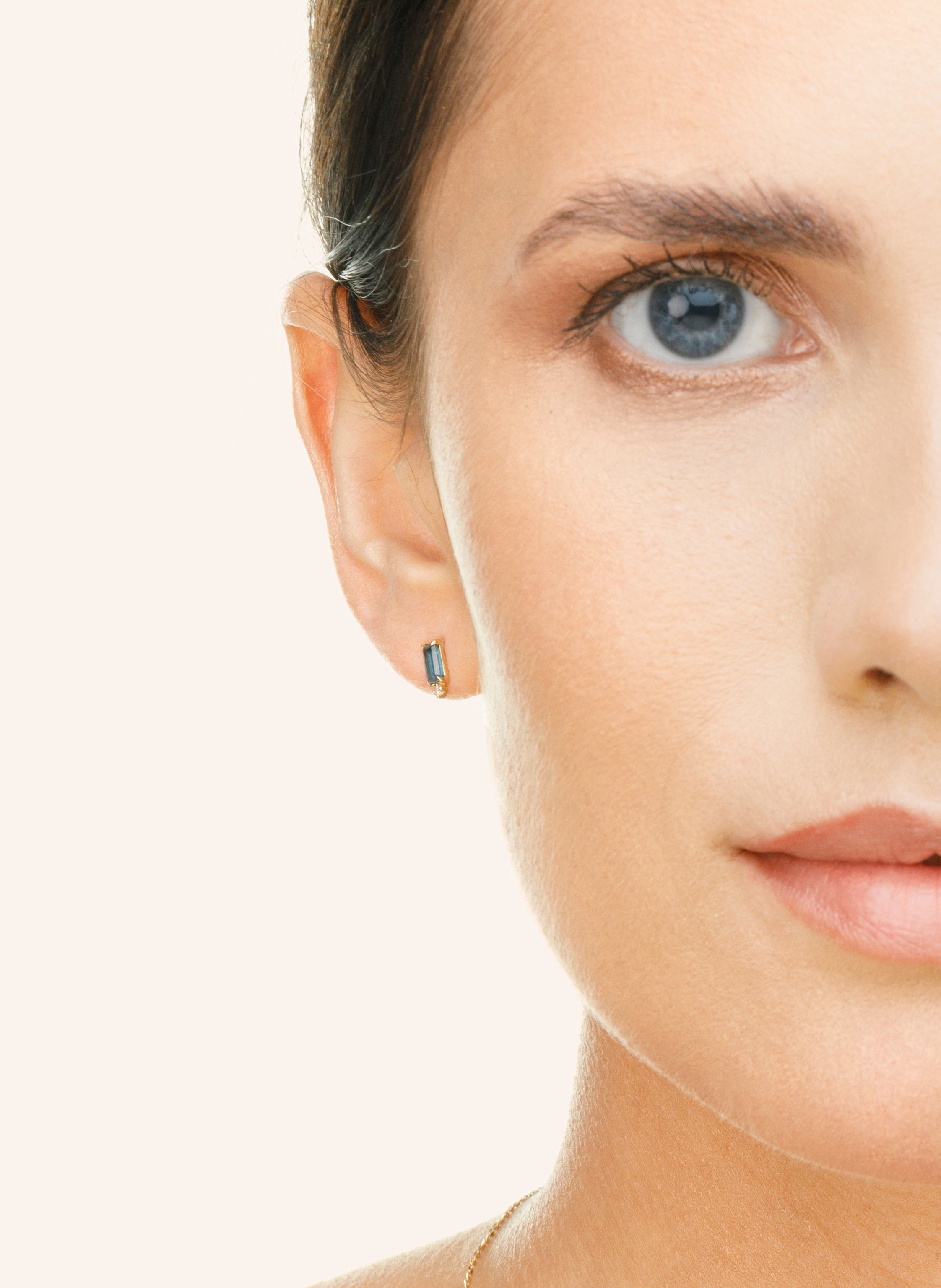 Thumbnail - Leaf Ohrstecker London Blue Topaz Aus 14 Karat Gelbgold gold