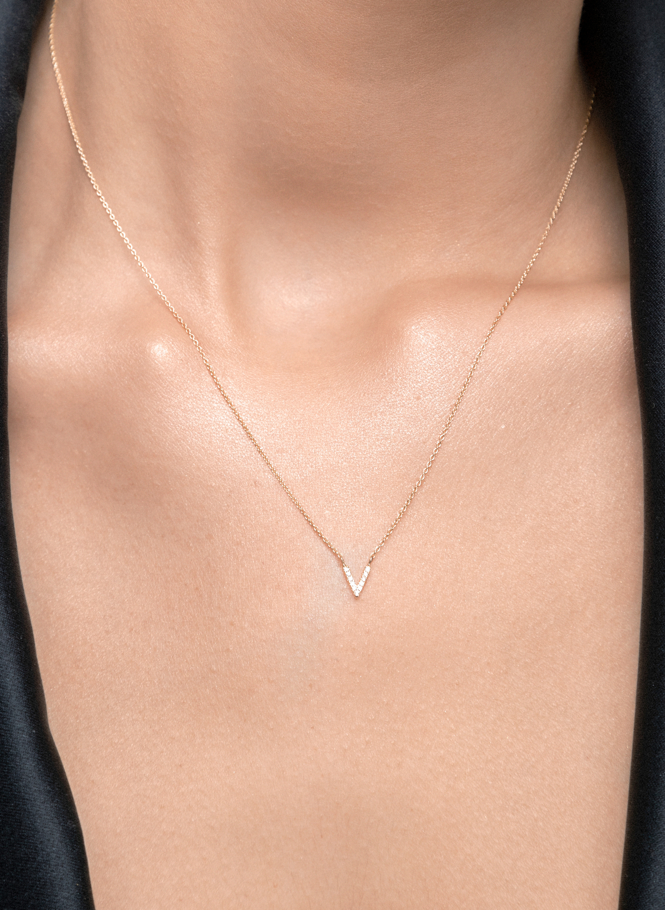 Thumbnail - Leaf Initialien Halskette „V“ Aus 14 Karat Gelbgold Mit Diamanten gold