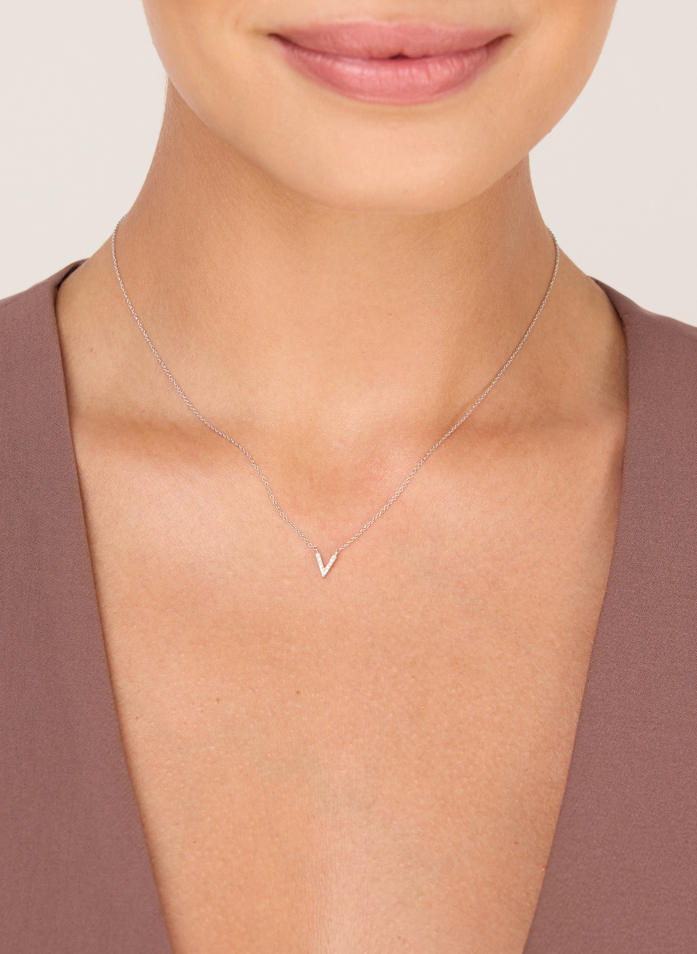 Thumbnail - Leaf Initialien Halskette „V“ Aus 14 Karat Weißgold Mit Diamanten silber